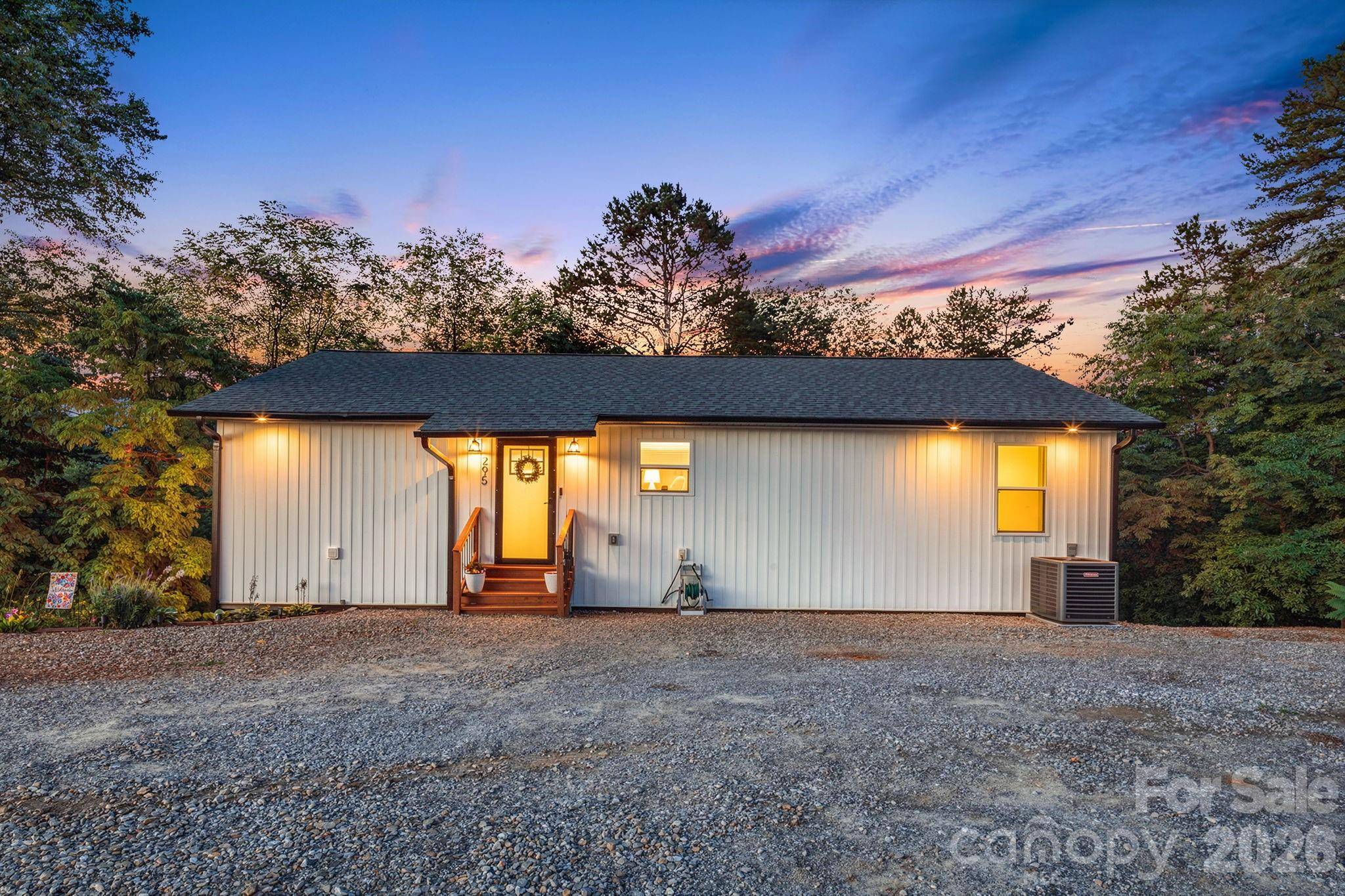 295 Penland ST, Clyde, NC 28721