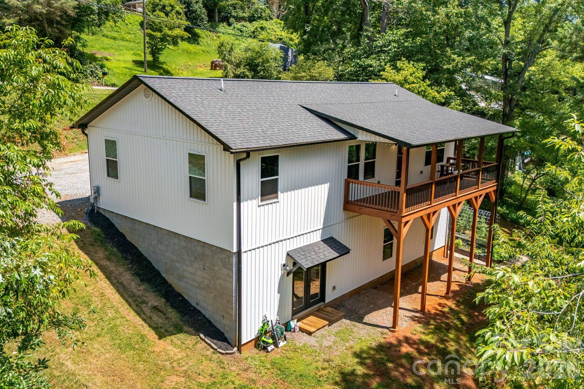 295 Penland ST, Clyde, NC 28721