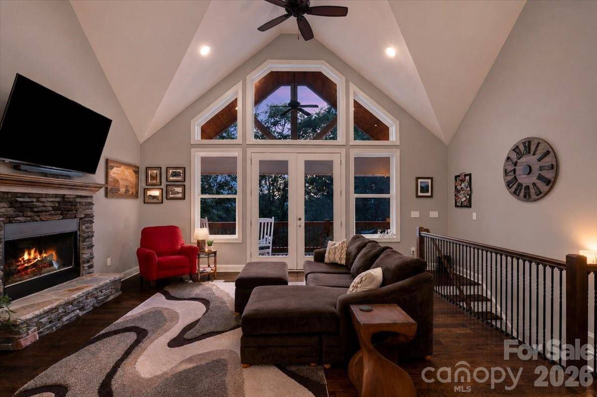 204 Mostert DR, Asheville, NC 28804