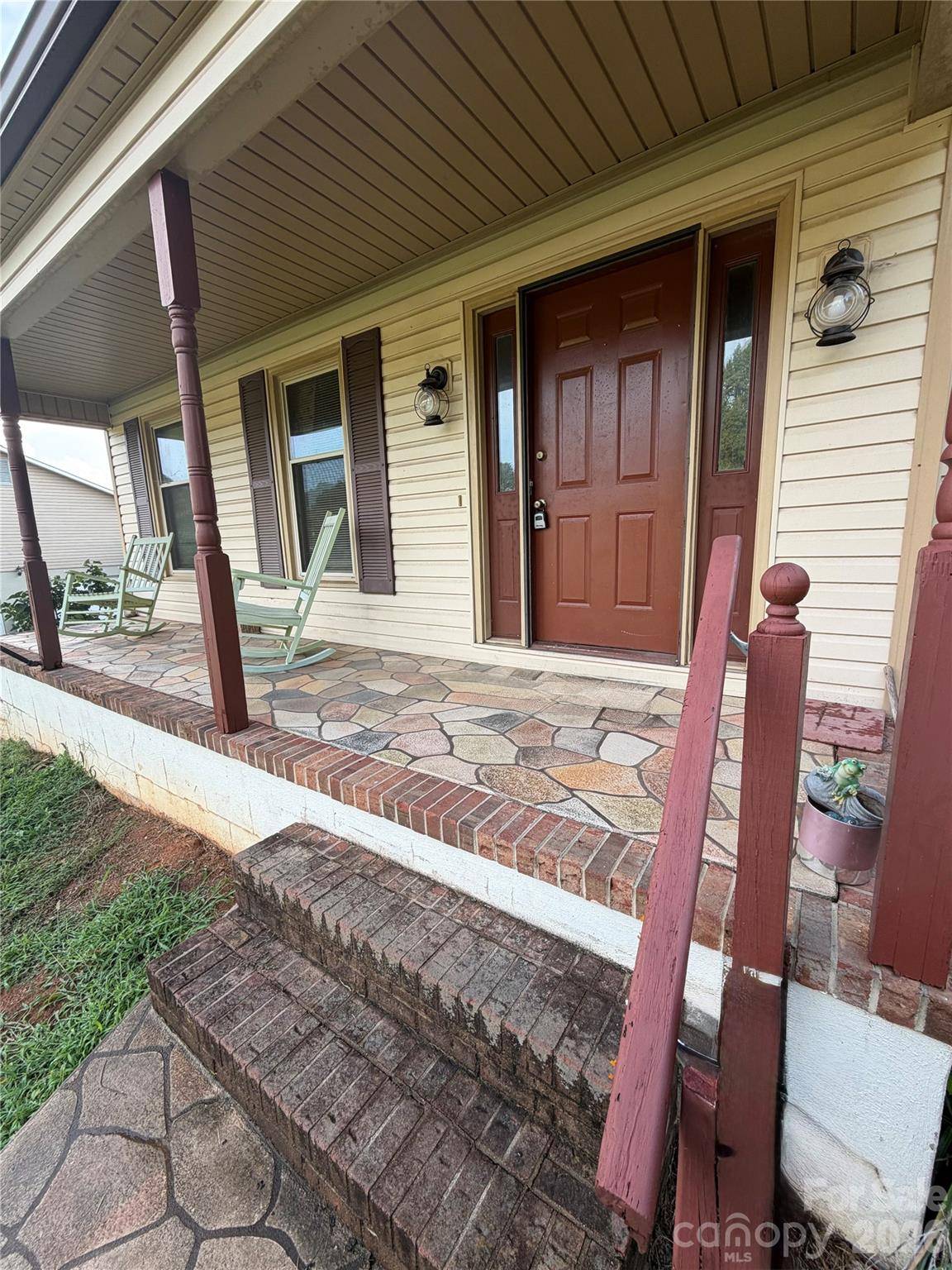 123 Valley Oaks DR, Advance, NC 27006