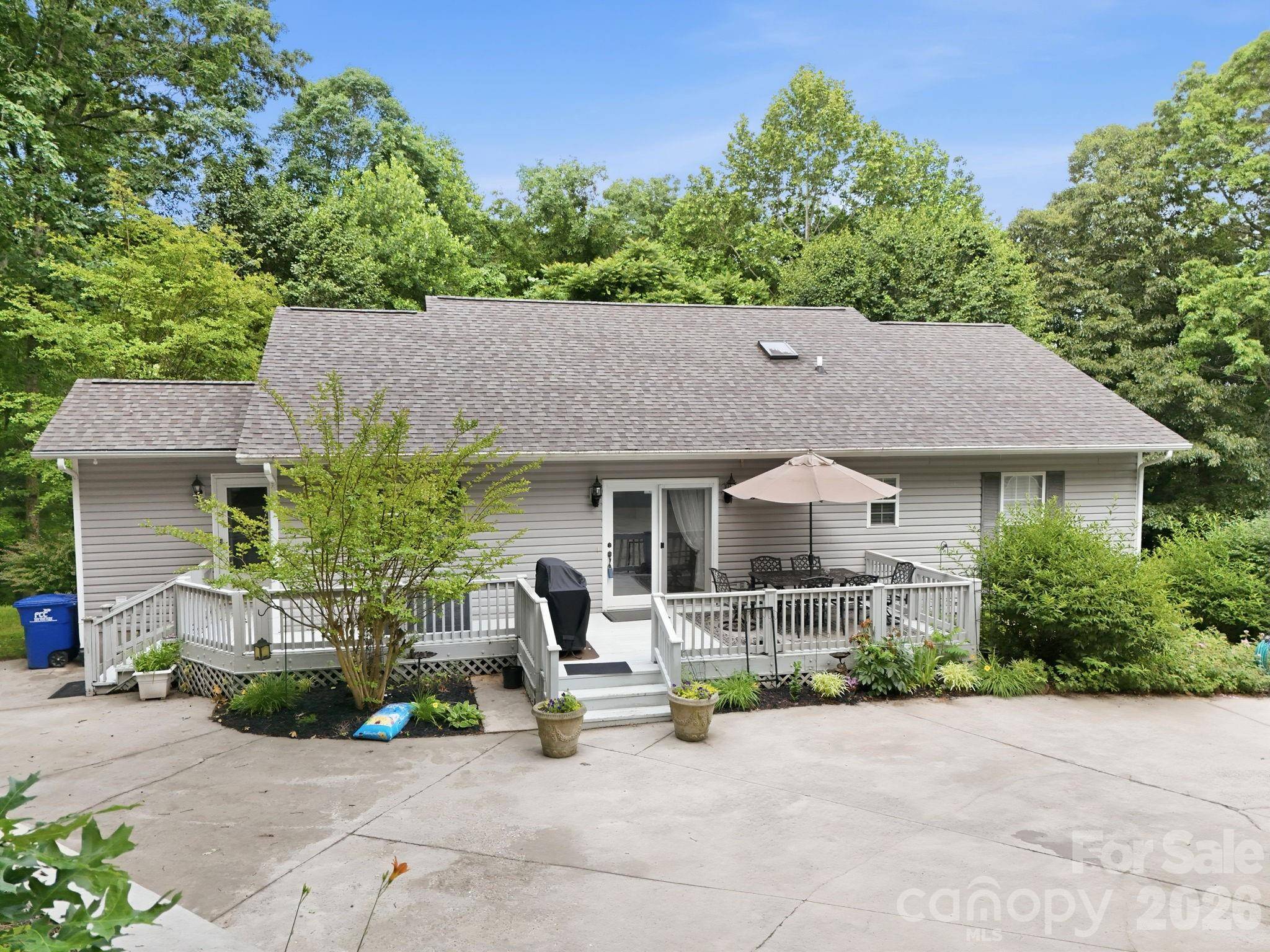 124 Lytle Cove RD, Swannanoa, NC 28778