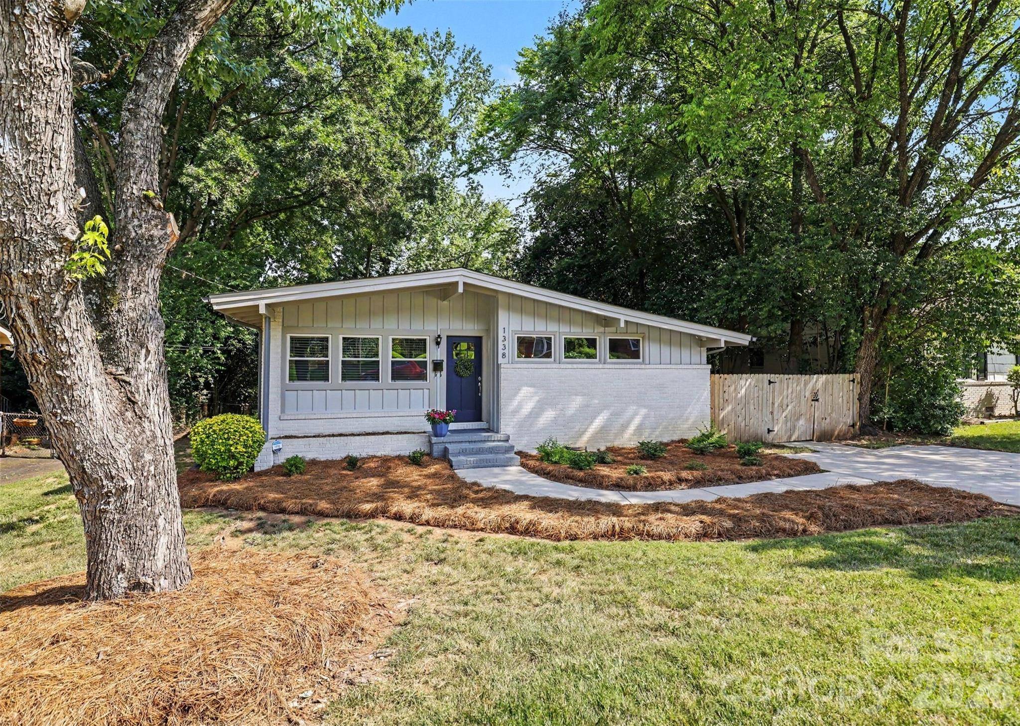 1338 Edgewater DR, Charlotte, NC 28210