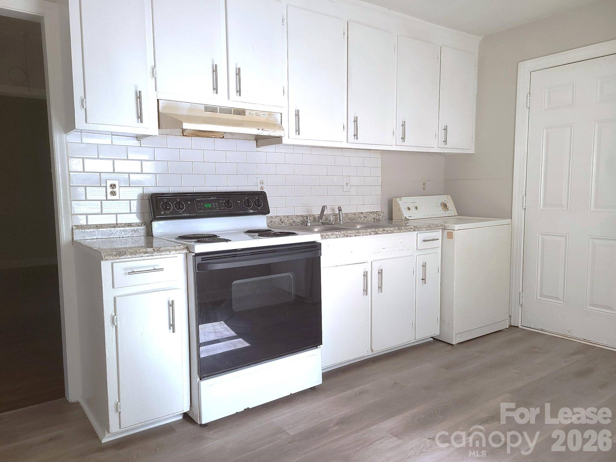 956 S Hoskins RD, Charlotte, NC 28208