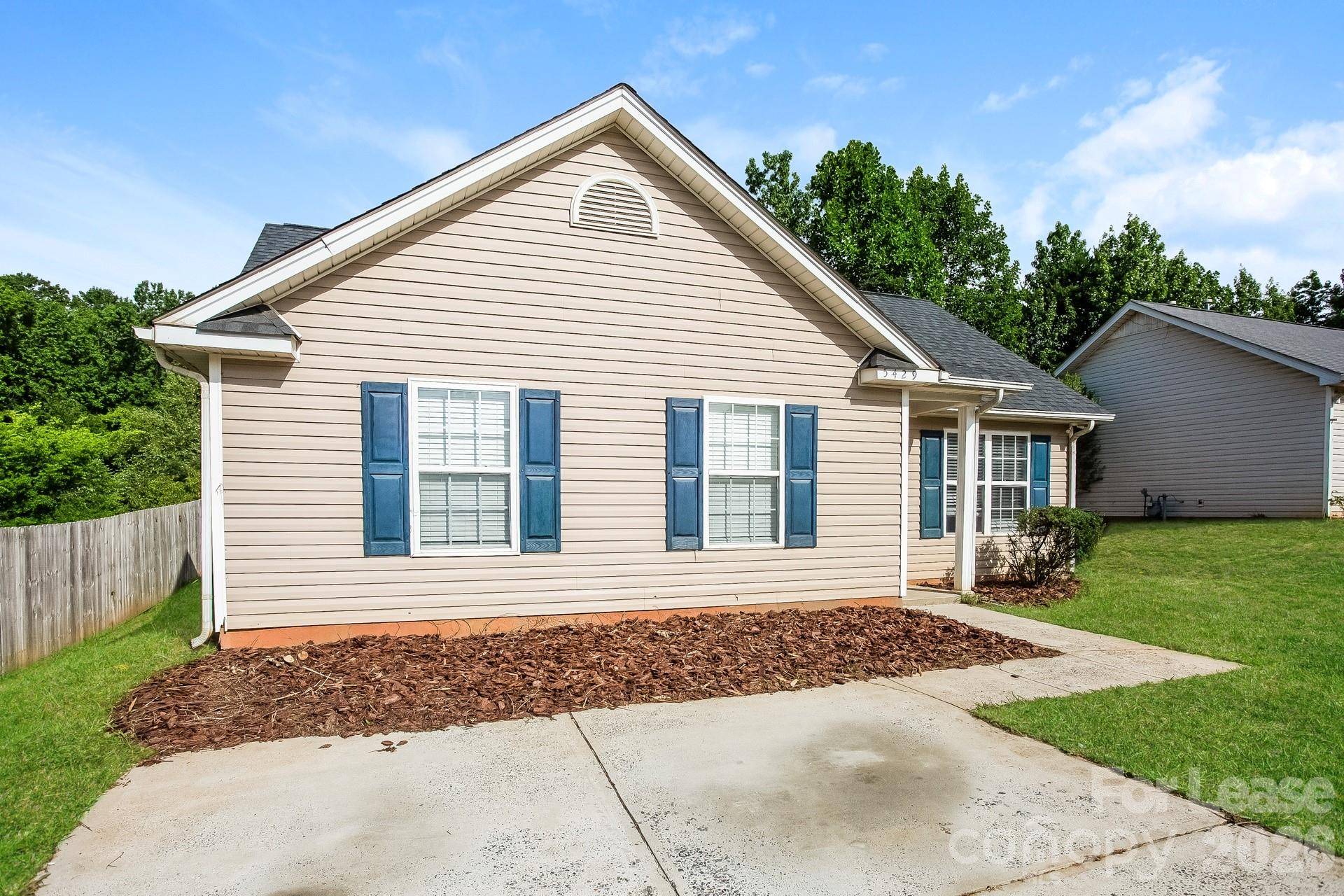 5429 Morning Breeze LN, Charlotte, NC 28208