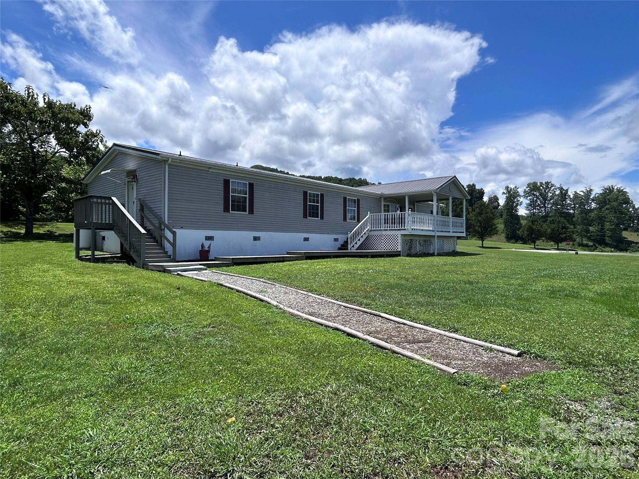 755 Fairview LOOP, Hot Springs, NC 28743