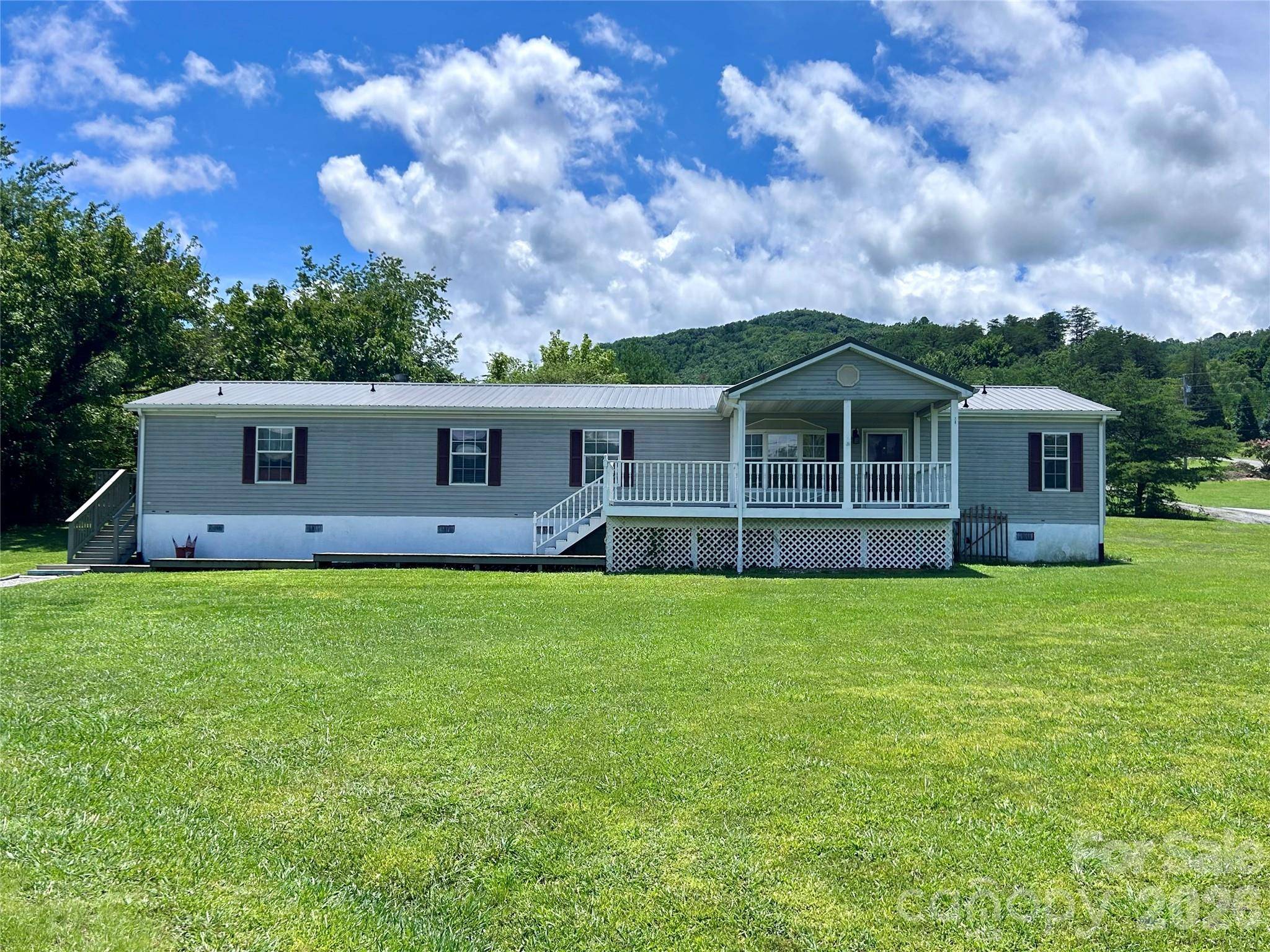 755 Fairview LOOP, Hot Springs, NC 28743