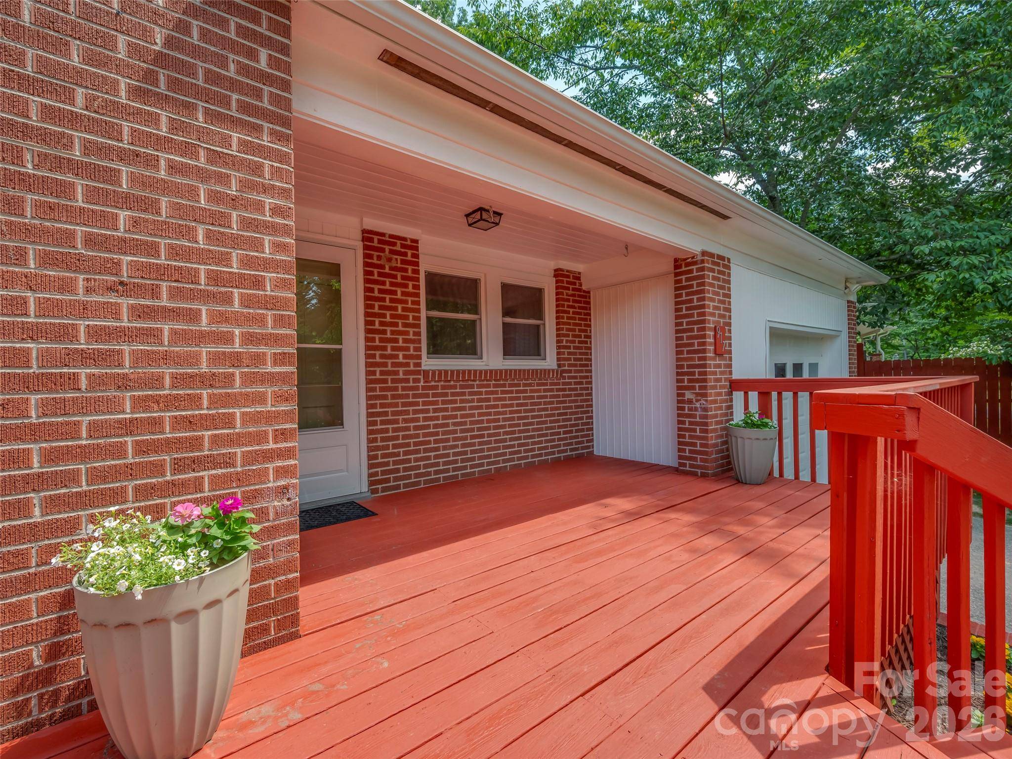917 W Blue Ridge RD, East Flat Rock, NC 28726