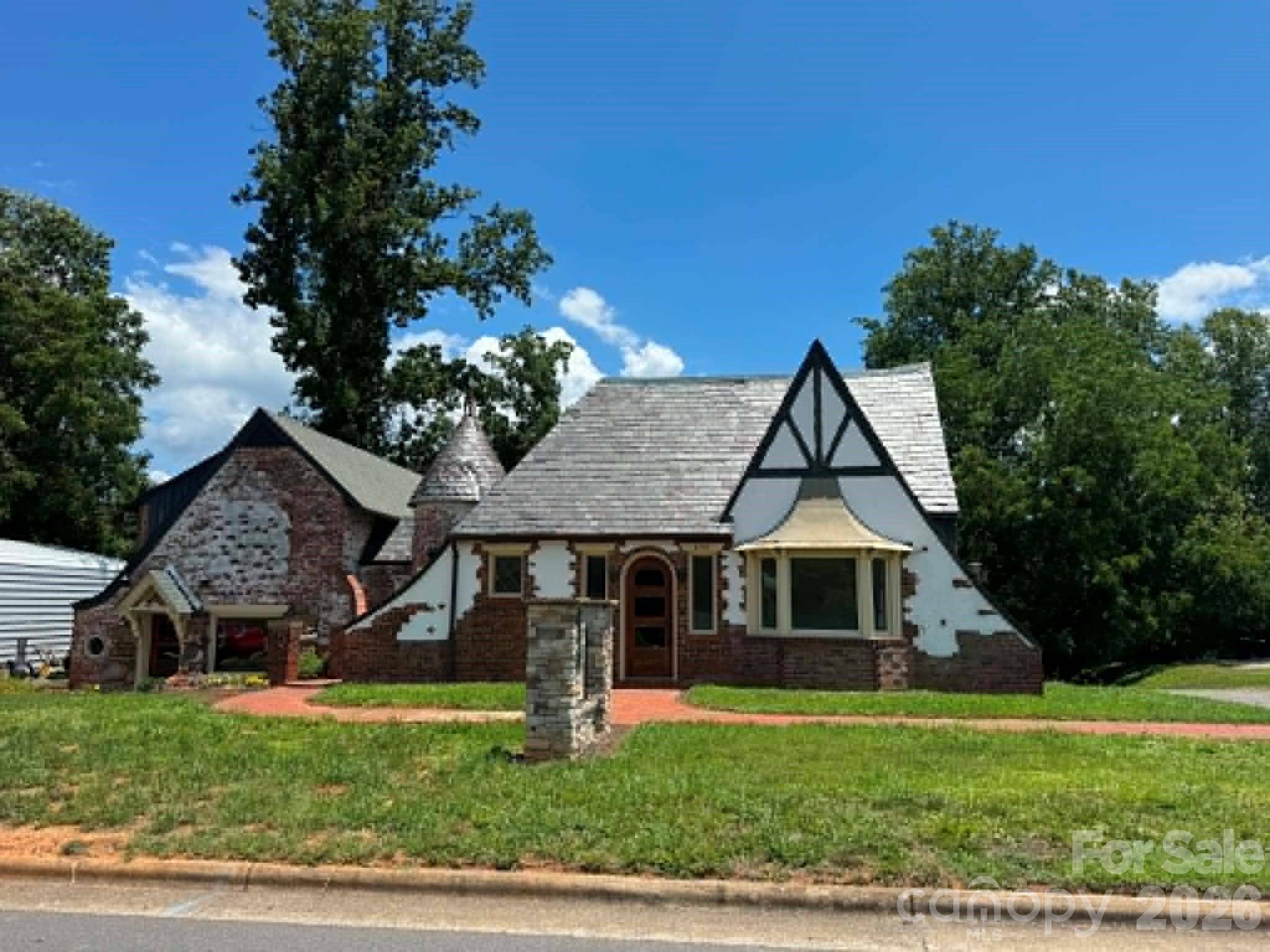 656 N Bridge ST, Elkin, NC 28621