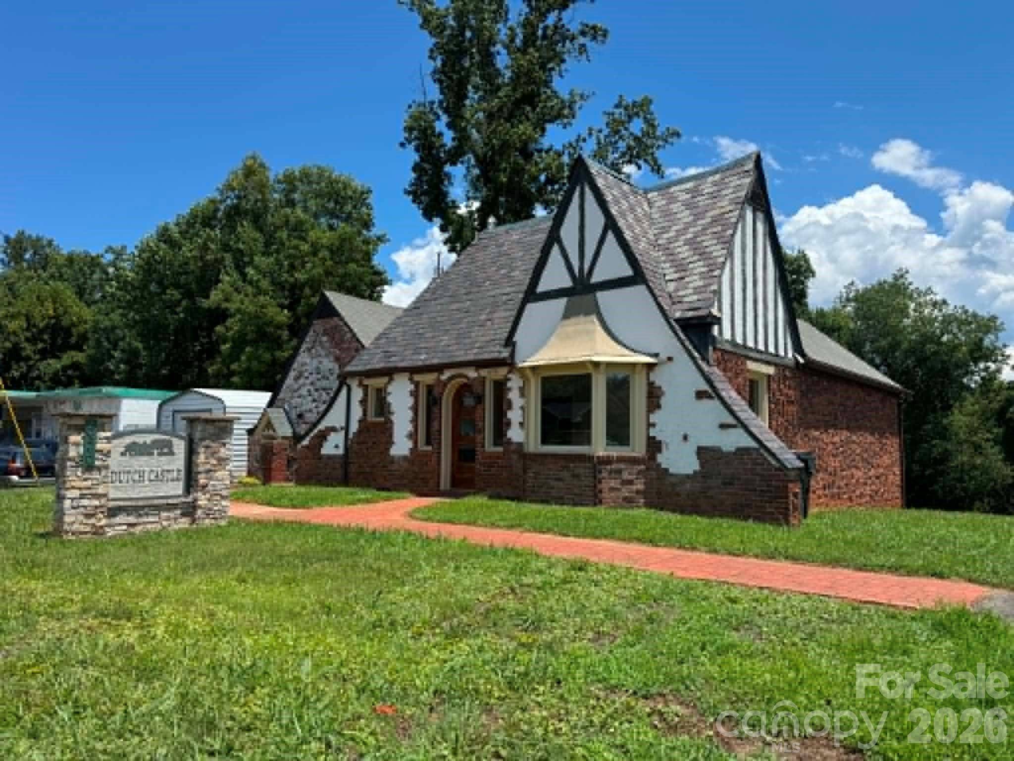 656 N Bridge ST, Elkin, NC 28621