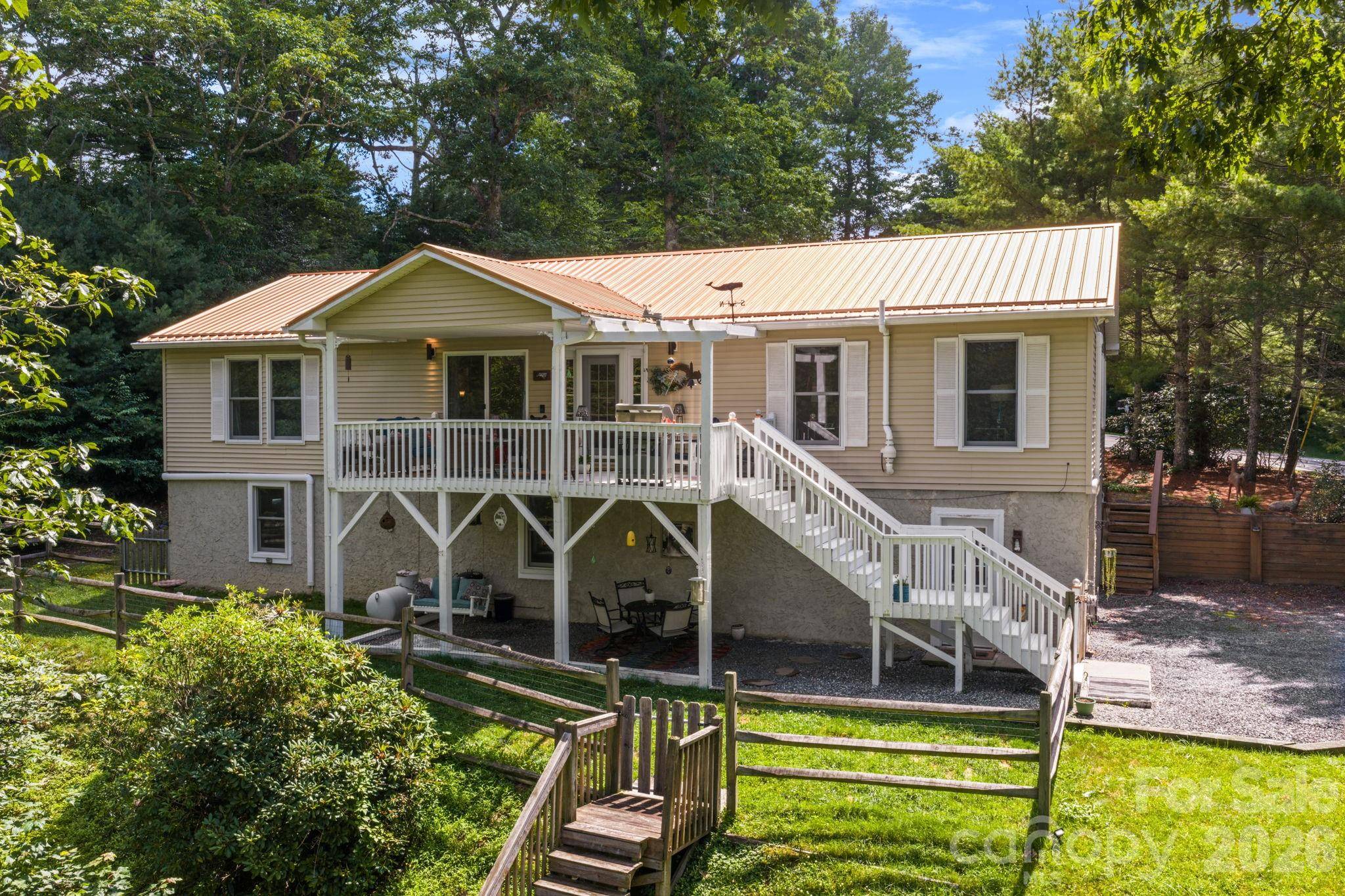 9081 Pittmans Gap RD, Newland, NC 28657