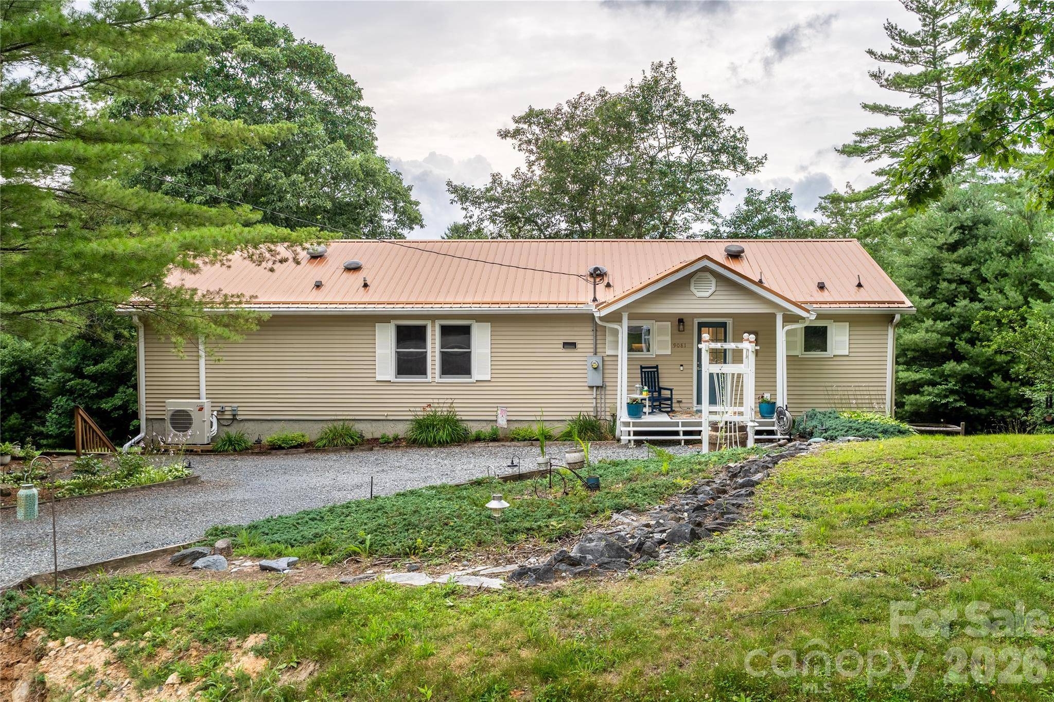 9081 Pittmans Gap RD, Newland, NC 28657