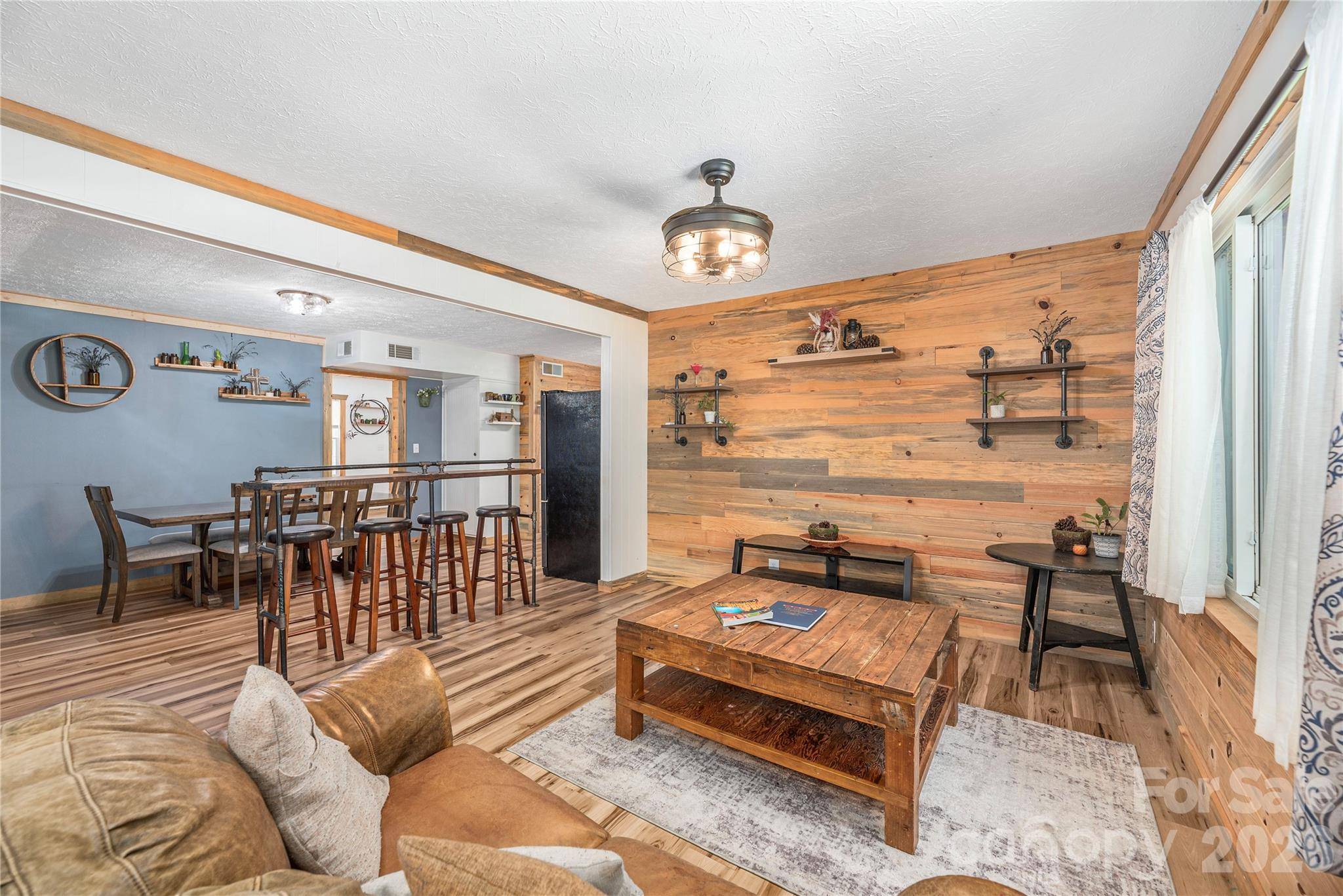 258 Camelot DR, Clyde, NC 28721