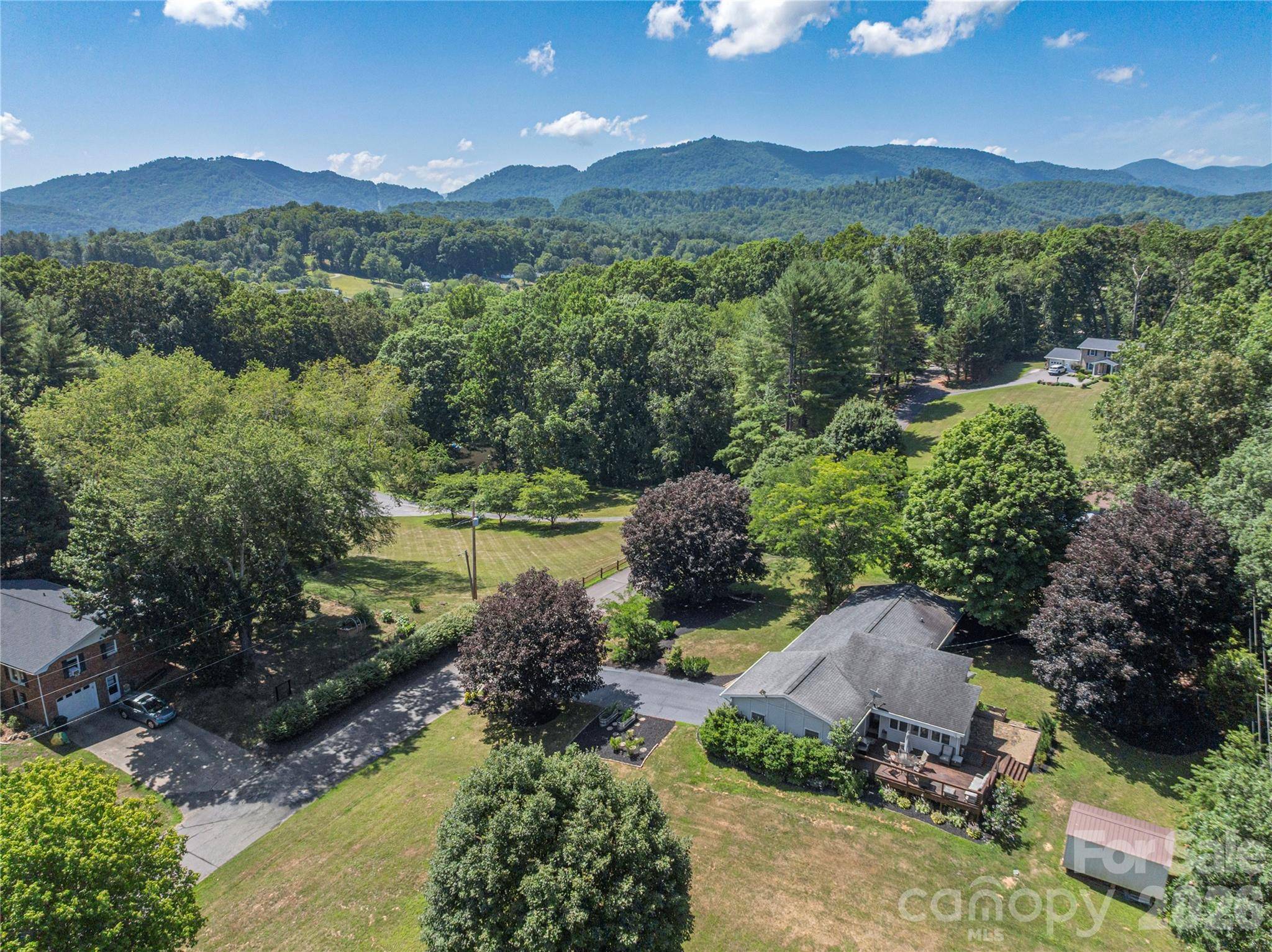 258 Camelot DR, Clyde, NC 28721