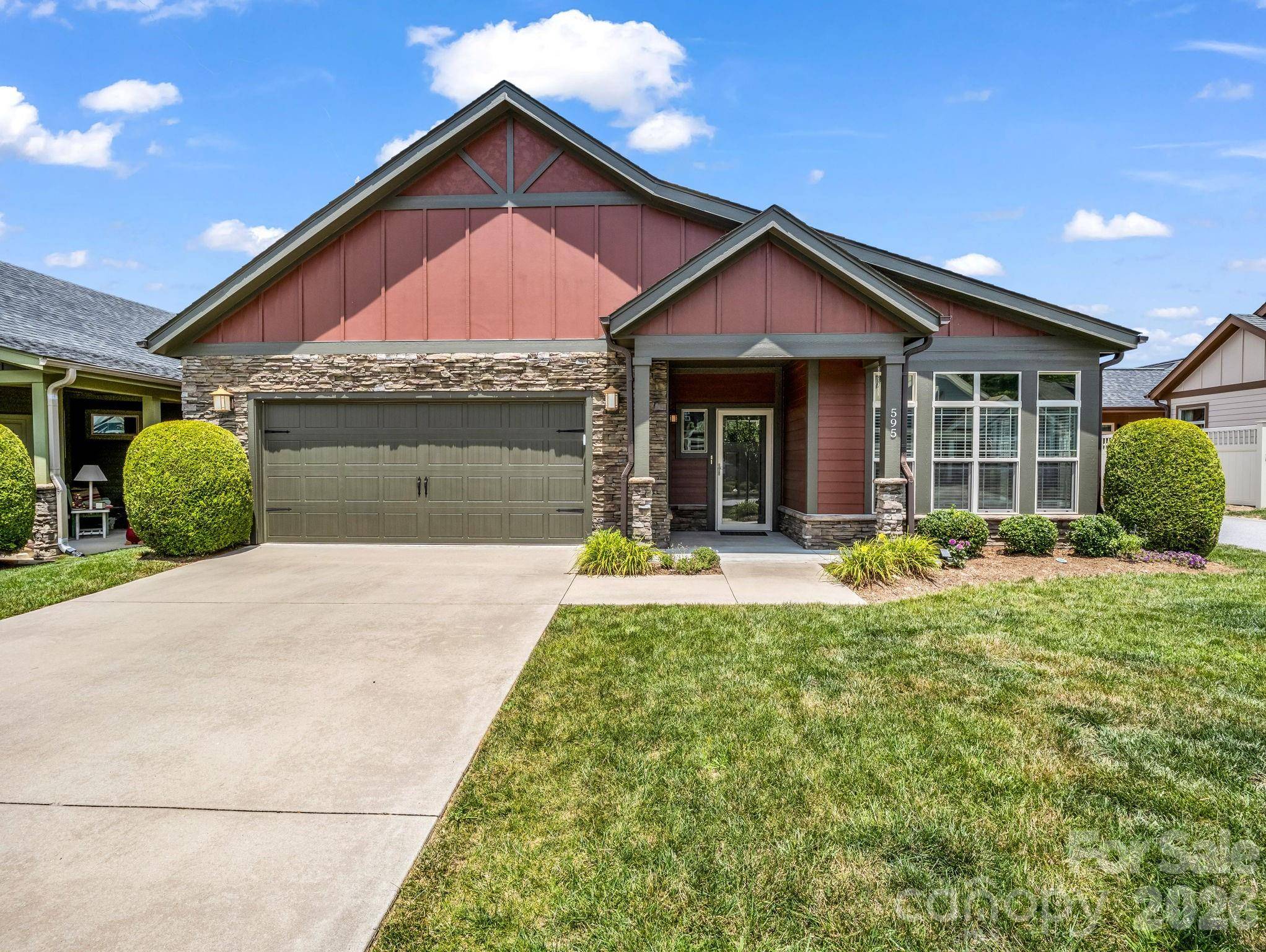 595 Summerfield PL, Flat Rock, NC 28731