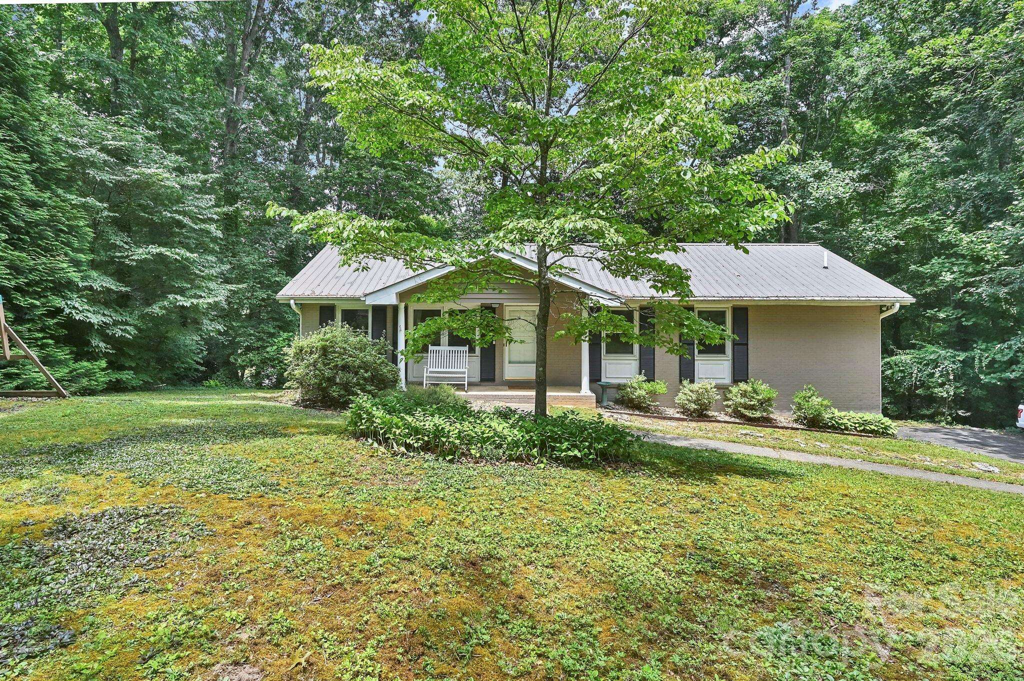 222 Timberlane DR, Etowah, NC 28729