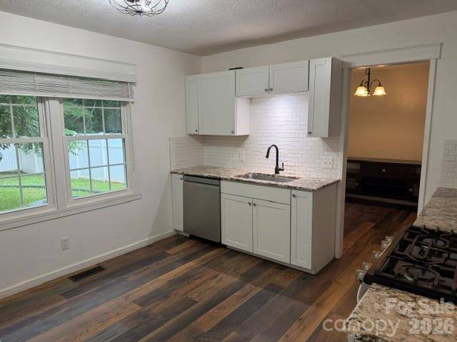 1376 Glenheath DR, Hendersonville, NC 28791