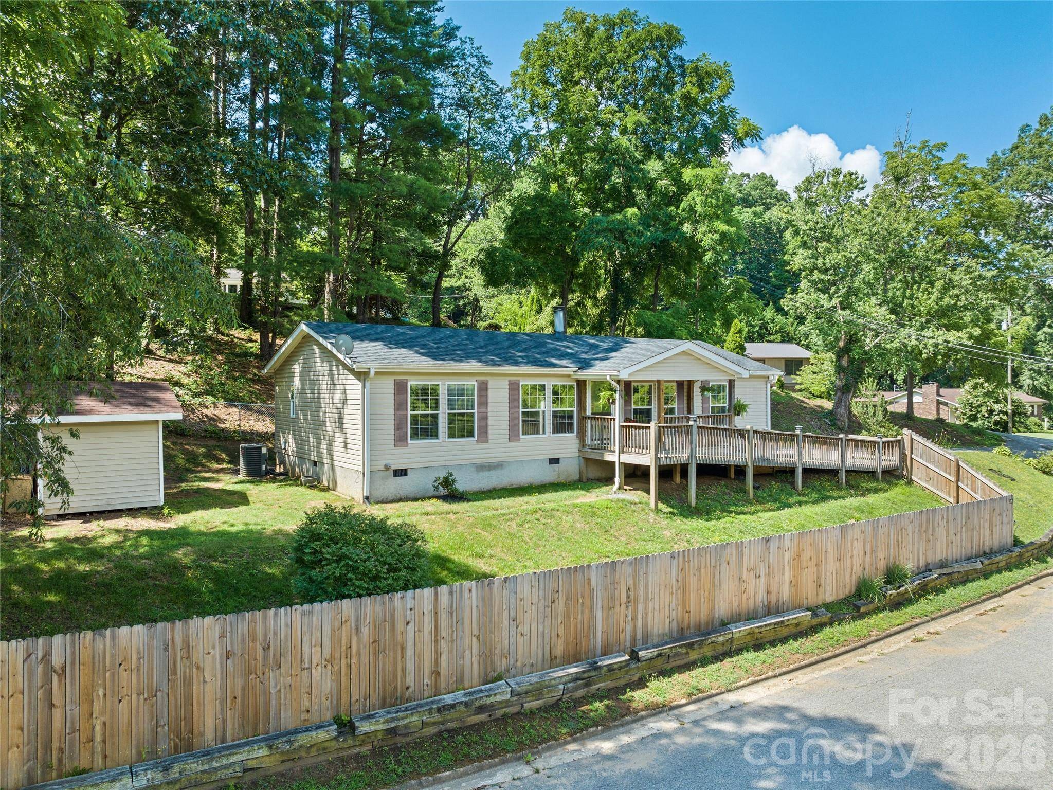 26 Cedar ST, Canton, NC 28716
