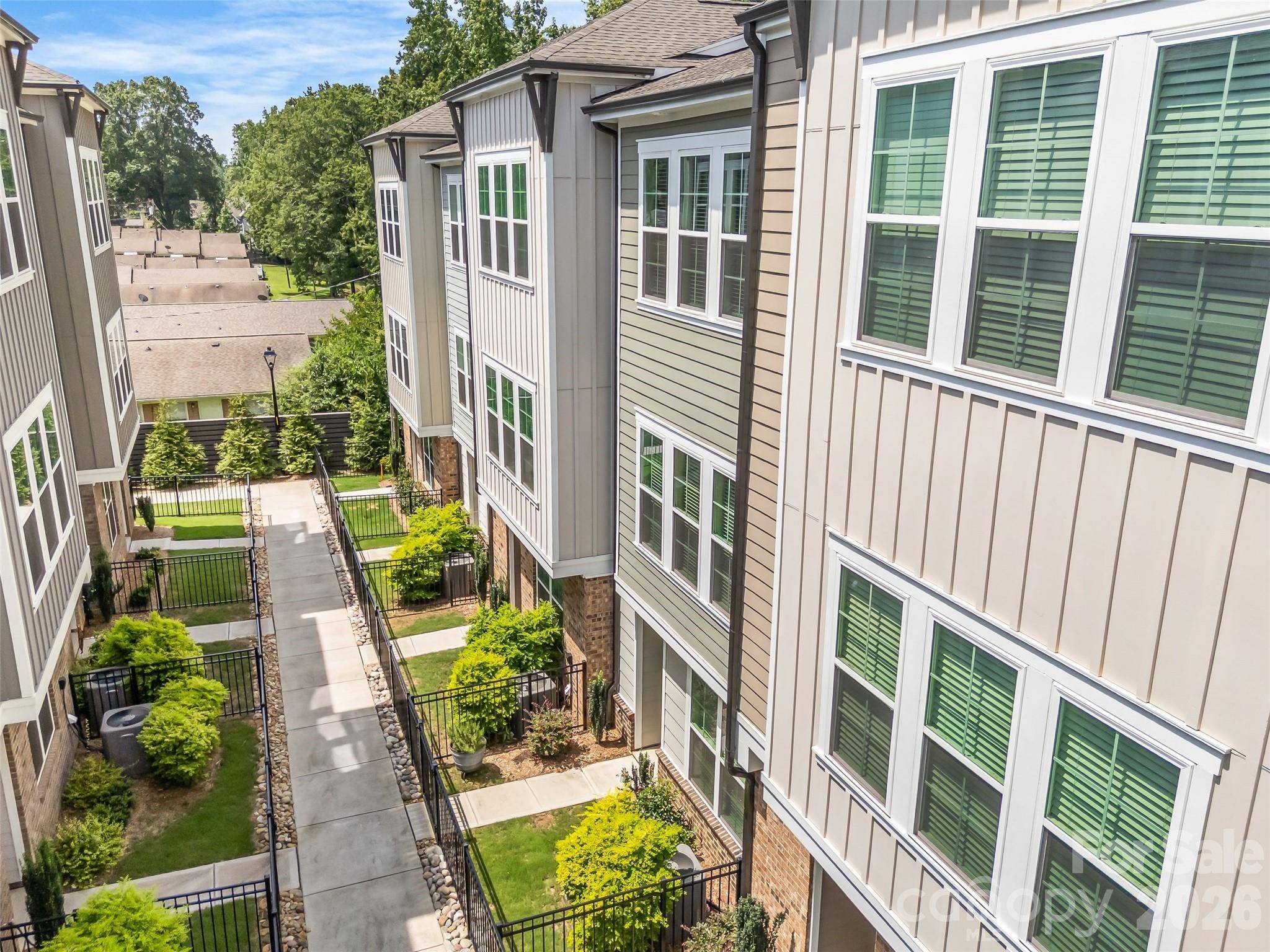 3213 Zenith LN, Charlotte, NC 28205