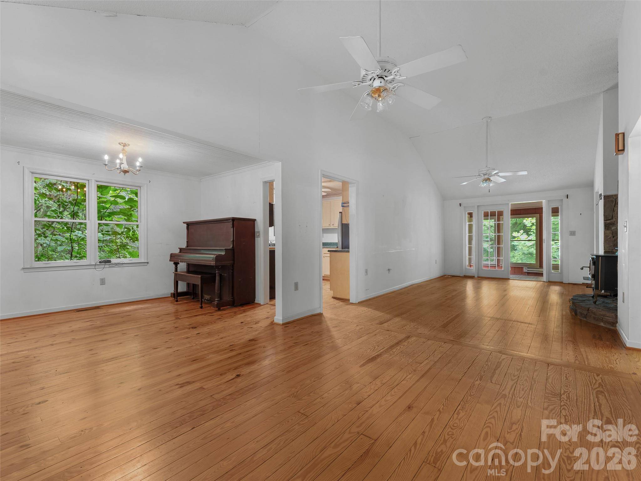 95 Substation RD, Saluda, NC 28773