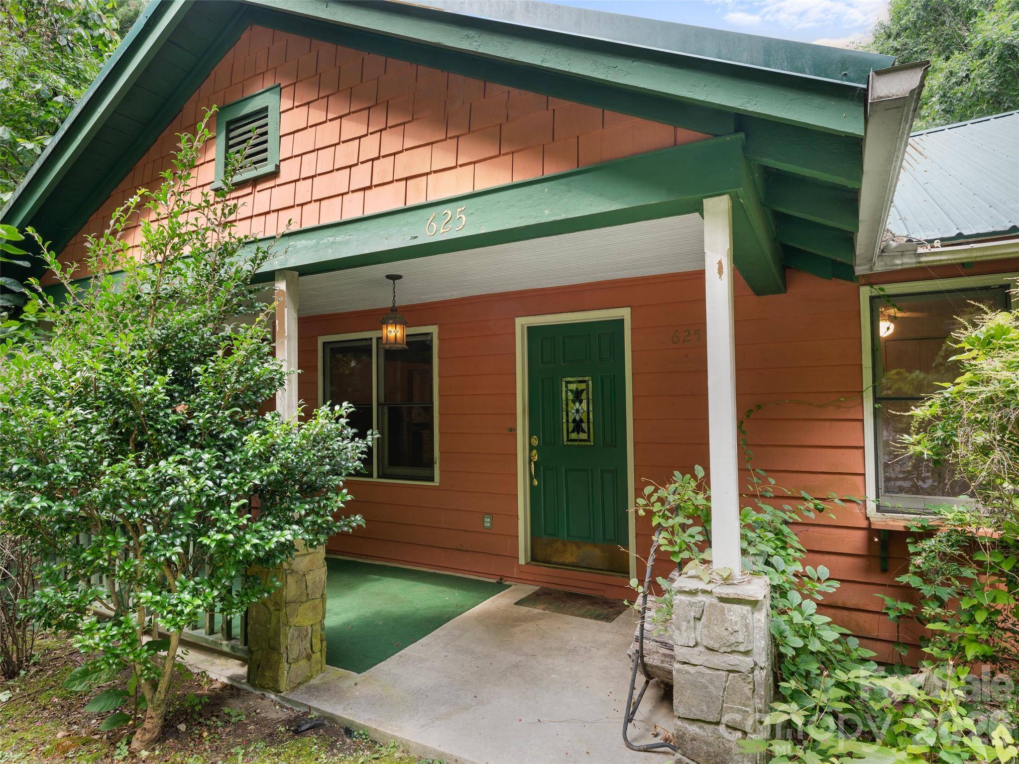 95 Substation RD, Saluda, NC 28773