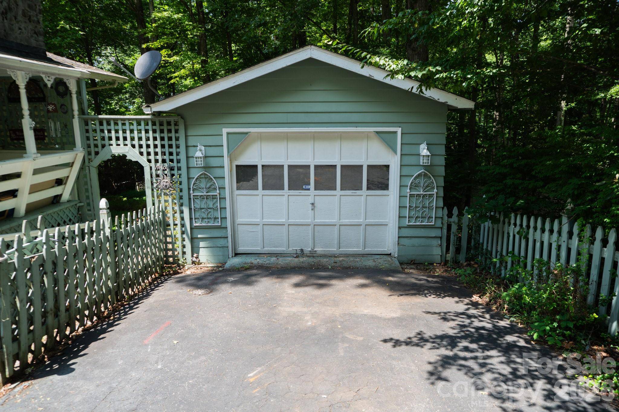 104 Ash DR, Maggie Valley, NC 28751