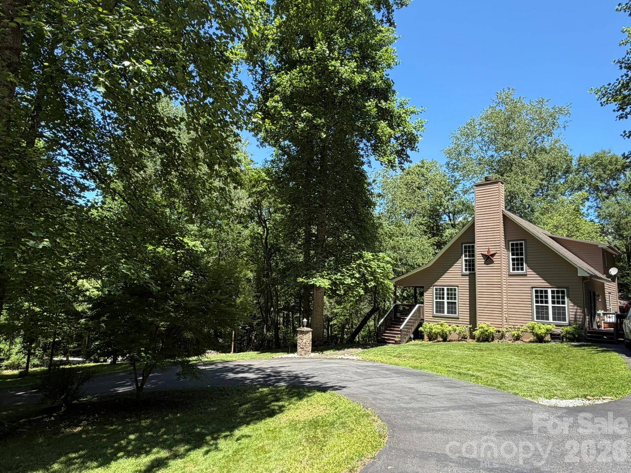 315 Honey Locust LN, Whittier, NC 28789