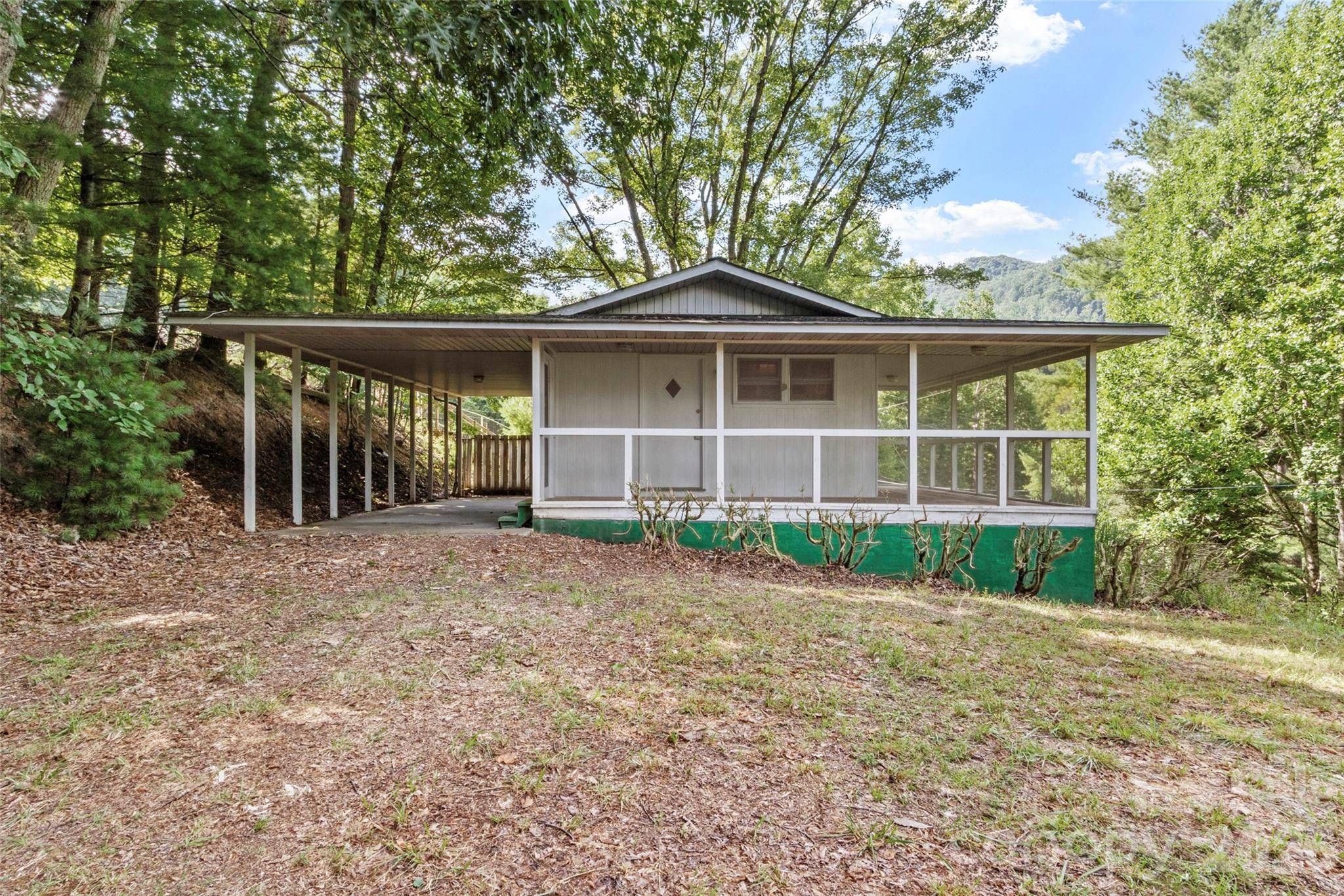 144 Florida Hill DR, Green Mountain, NC 28740
