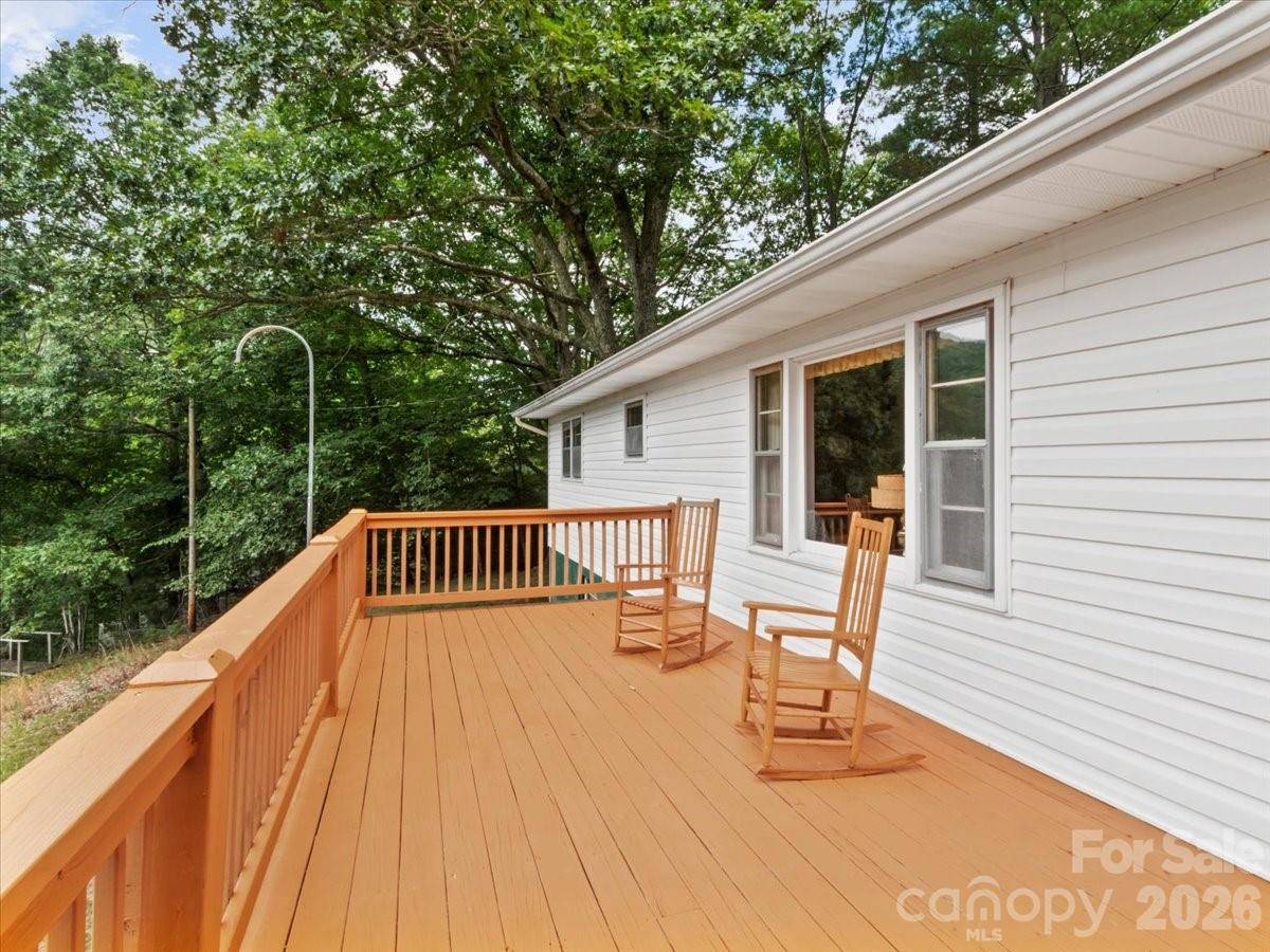 198 Florida Hill DR, Green Mountain, NC 28740