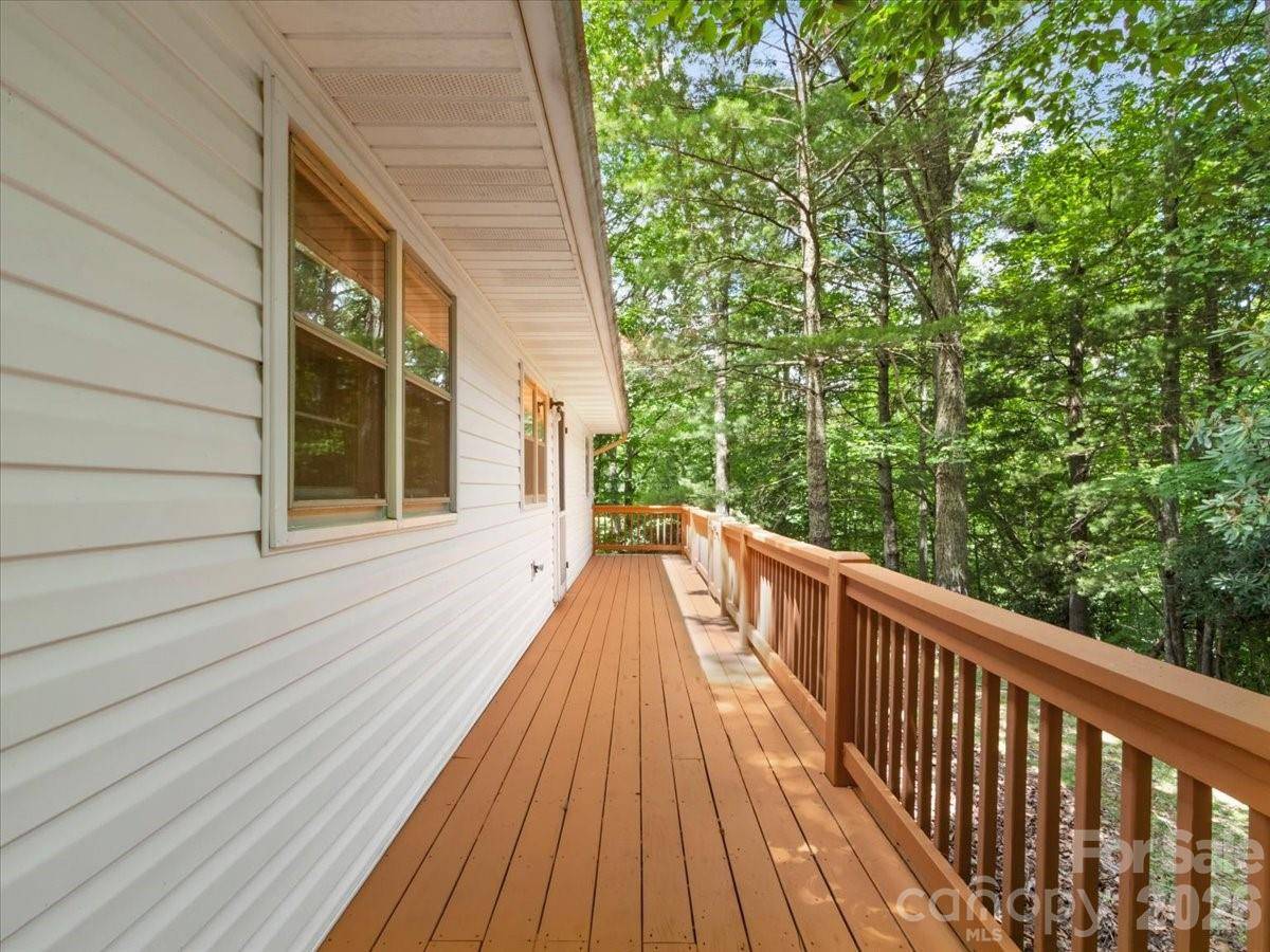 198 Florida Hill DR, Green Mountain, NC 28740