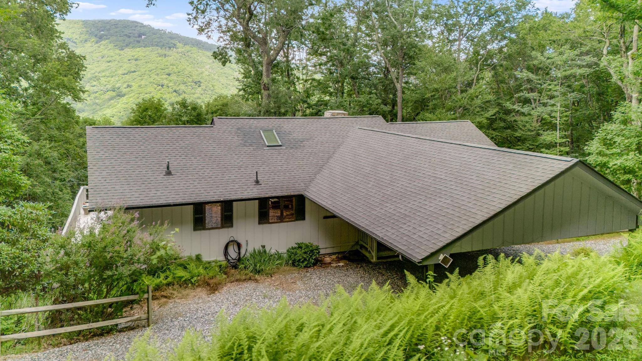 38 Bee Tree LN, Mars Hill, NC 28754