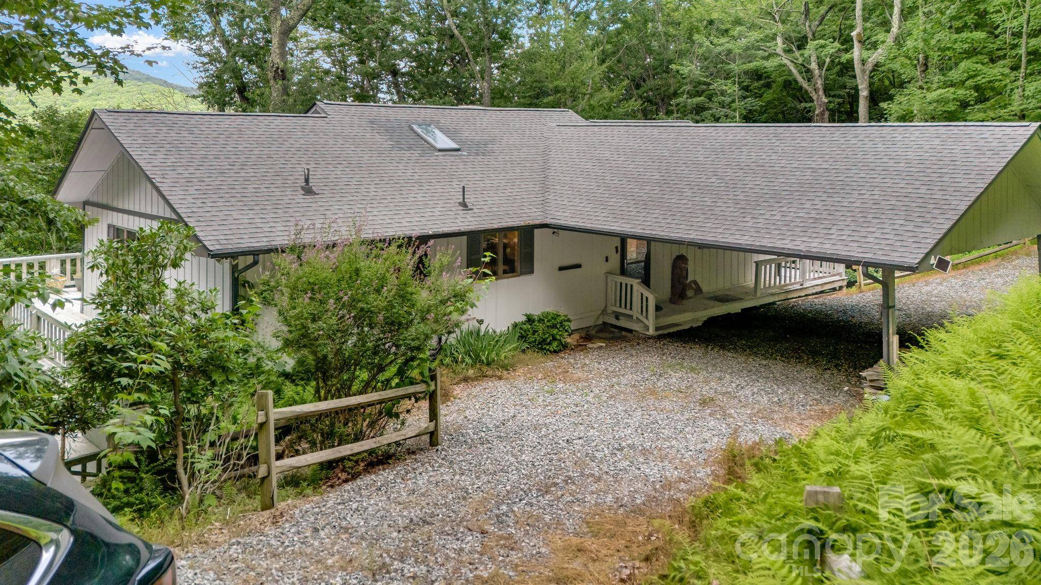 38 Bee Tree LN, Mars Hill, NC 28754