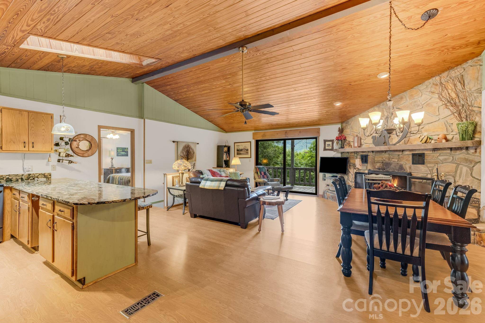 38 Bee Tree LN, Mars Hill, NC 28754