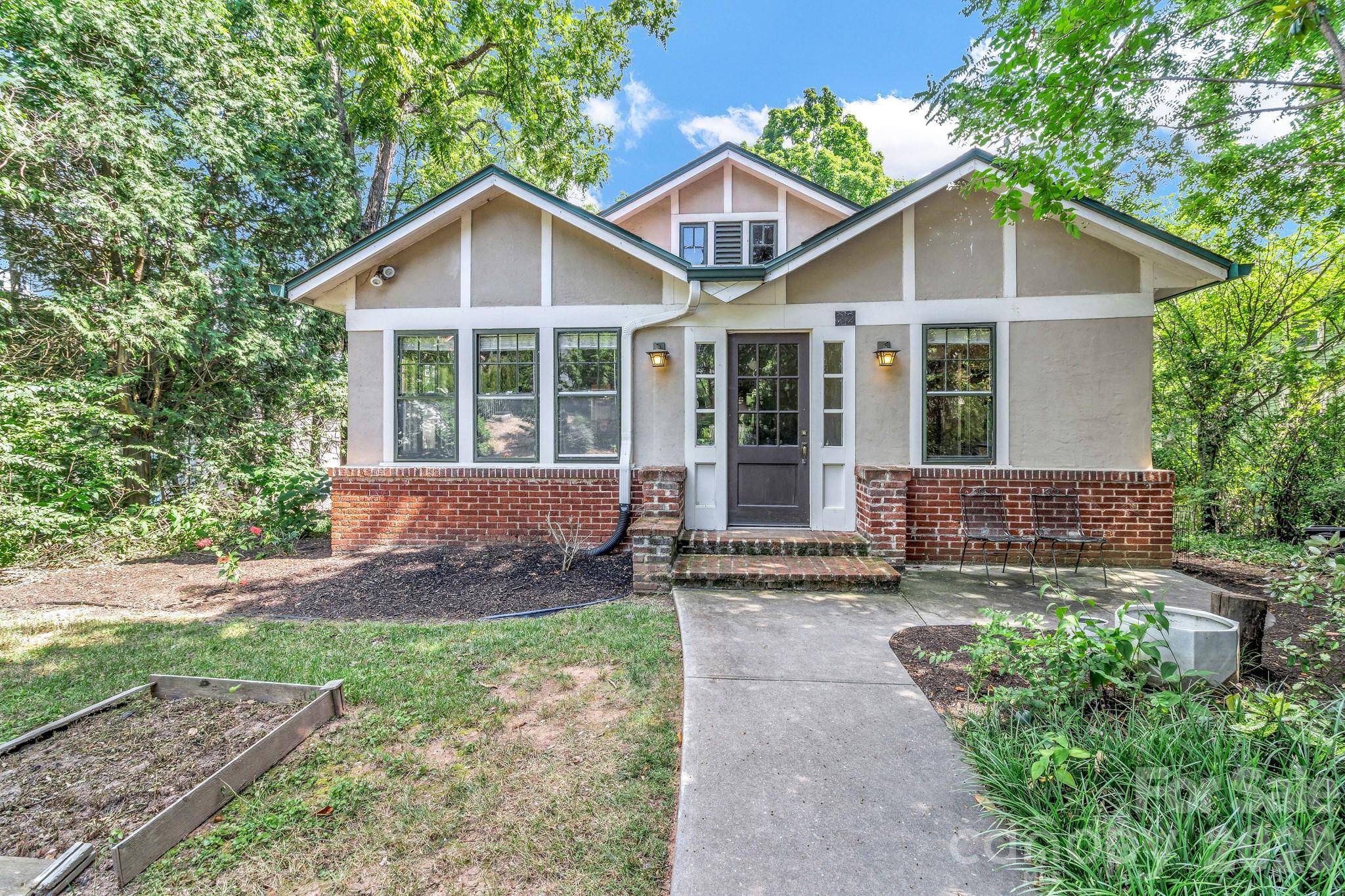 22 Fenner AVE, Asheville, NC 28804