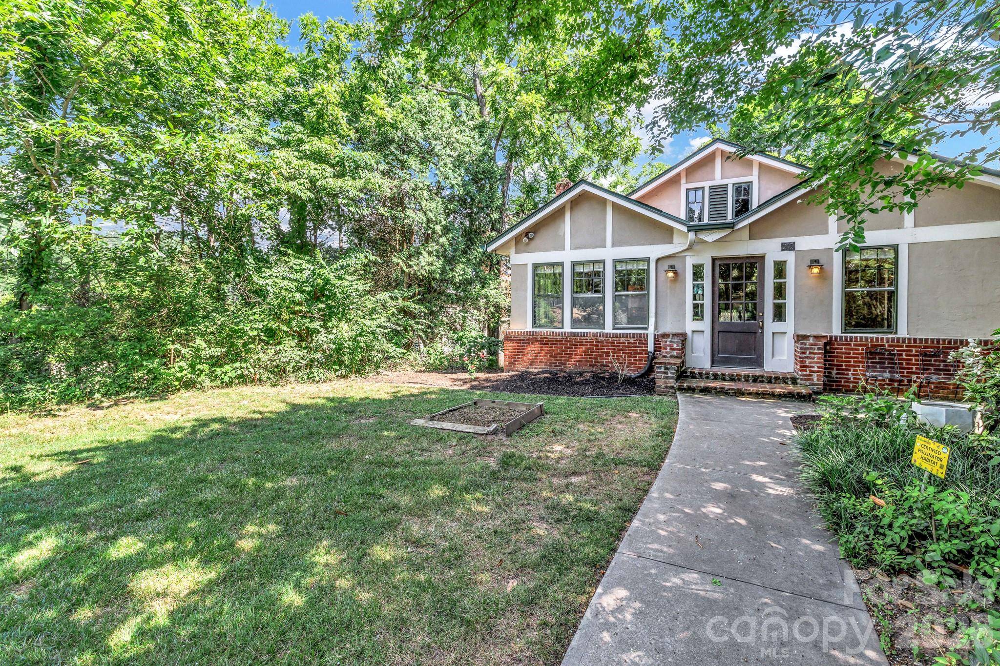 22 Fenner AVE, Asheville, NC 28804