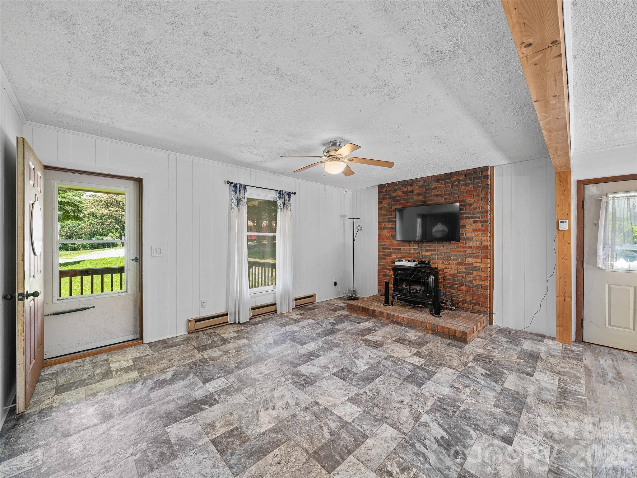 115 Hollifield ST, Spruce Pine, NC 28777