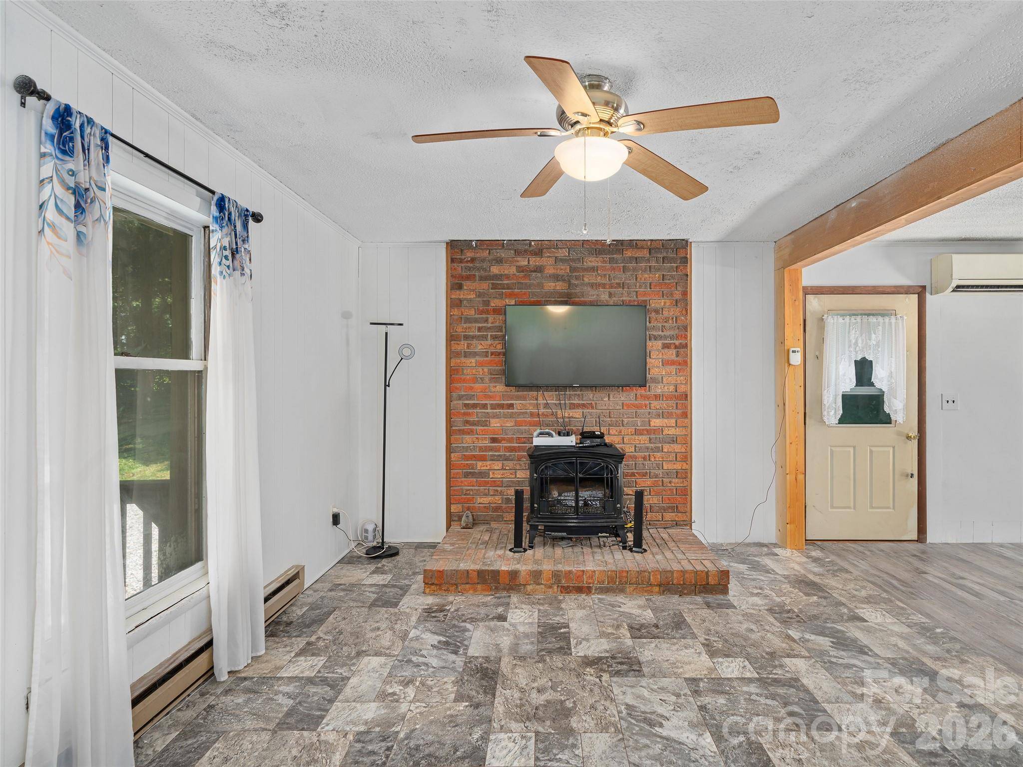 115 Hollifield ST, Spruce Pine, NC 28777