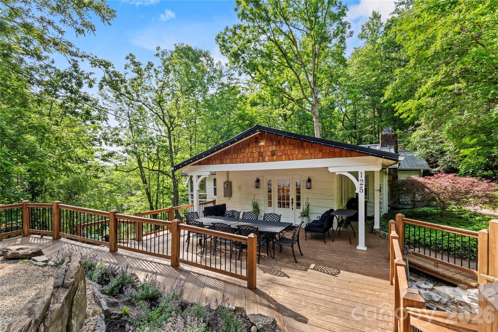 125 Little Willow CIR, Hendersonville, NC 28739