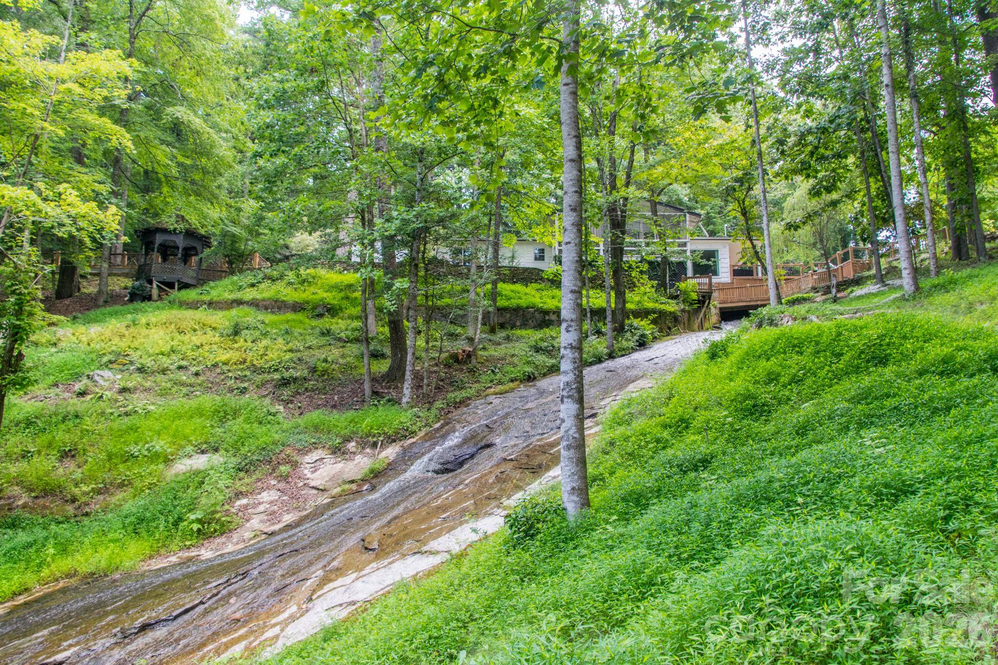 125 Little Willow CIR, Hendersonville, NC 28739