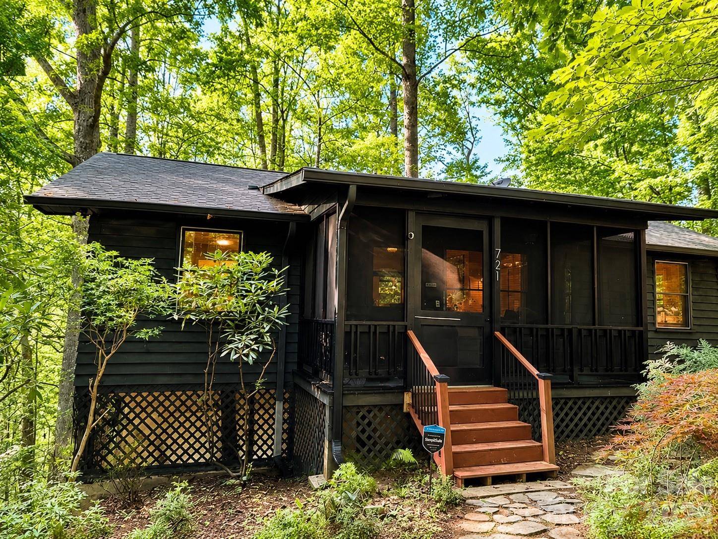 721 Bear Creek LN, Saluda, NC 28773