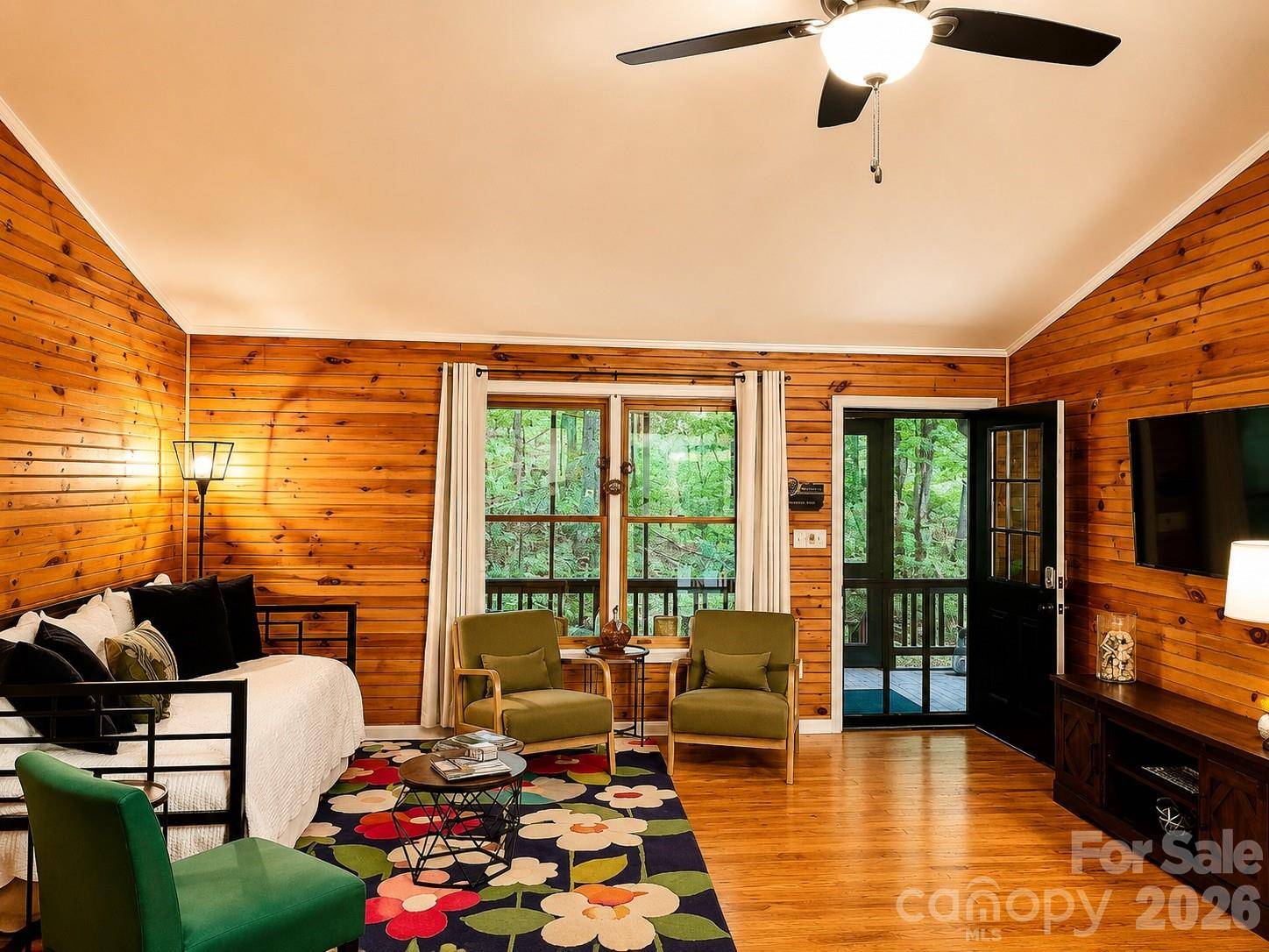 721 Bear Creek LN, Saluda, NC 28773