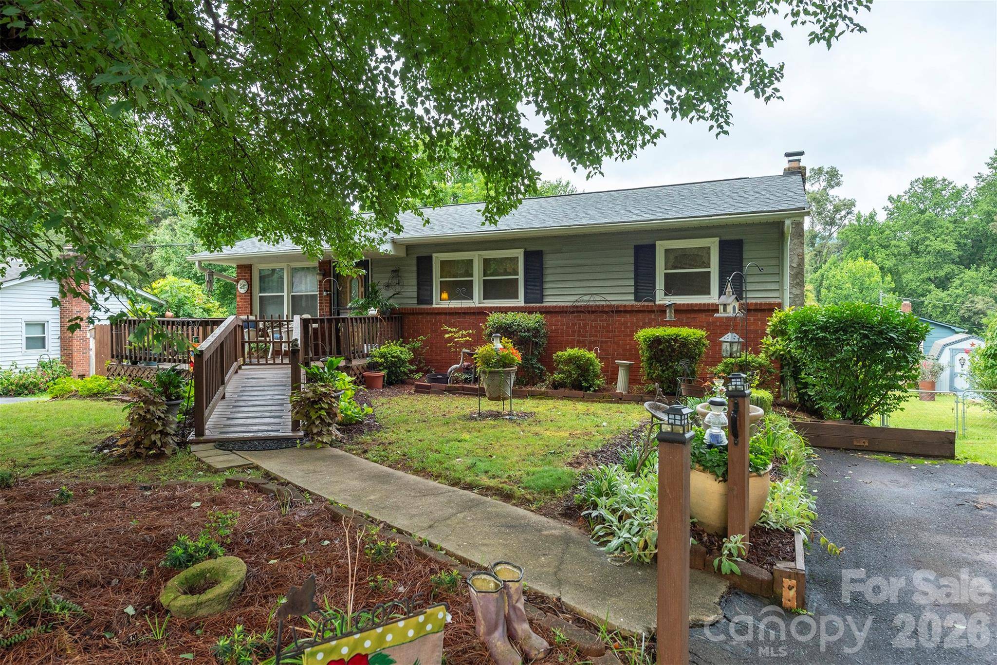 424 Lower Grassy Branch RD, Asheville, NC 28805