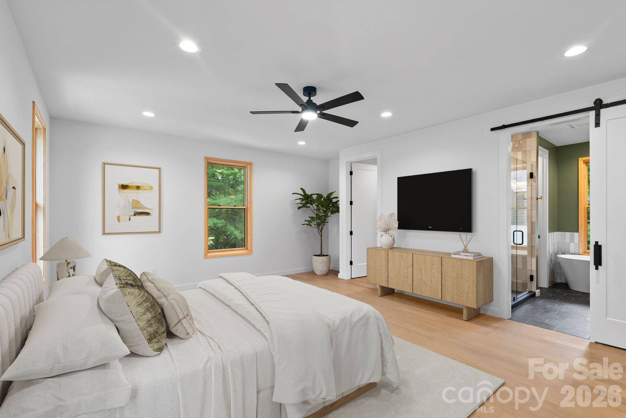 31 Grindstaff DR, Asheville, NC 28803