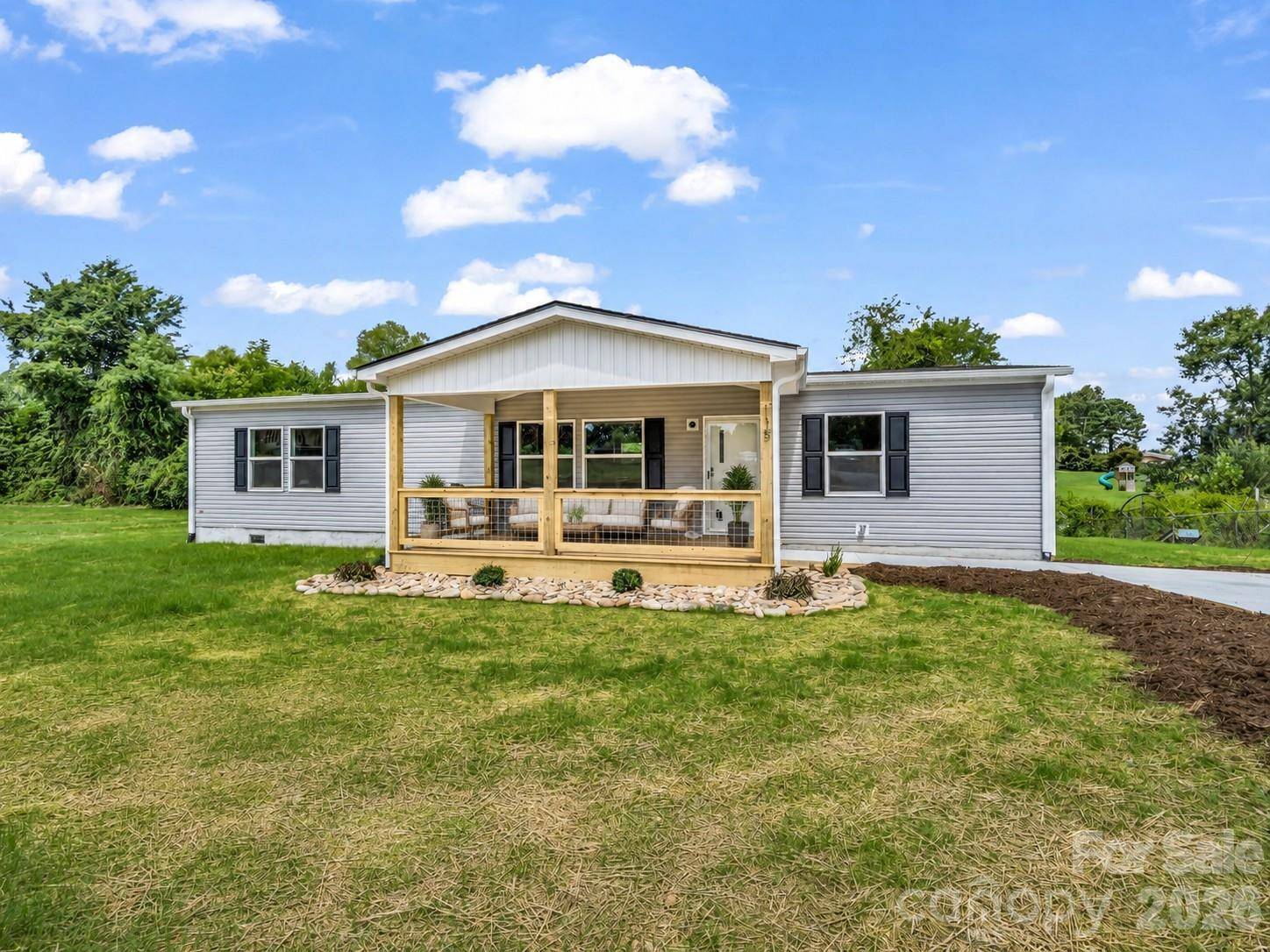 115 Maplewood Knoll DR, Flat Rock, NC 28726