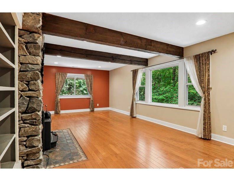 3 Edelweiss DR, Horse Shoe, NC 28742