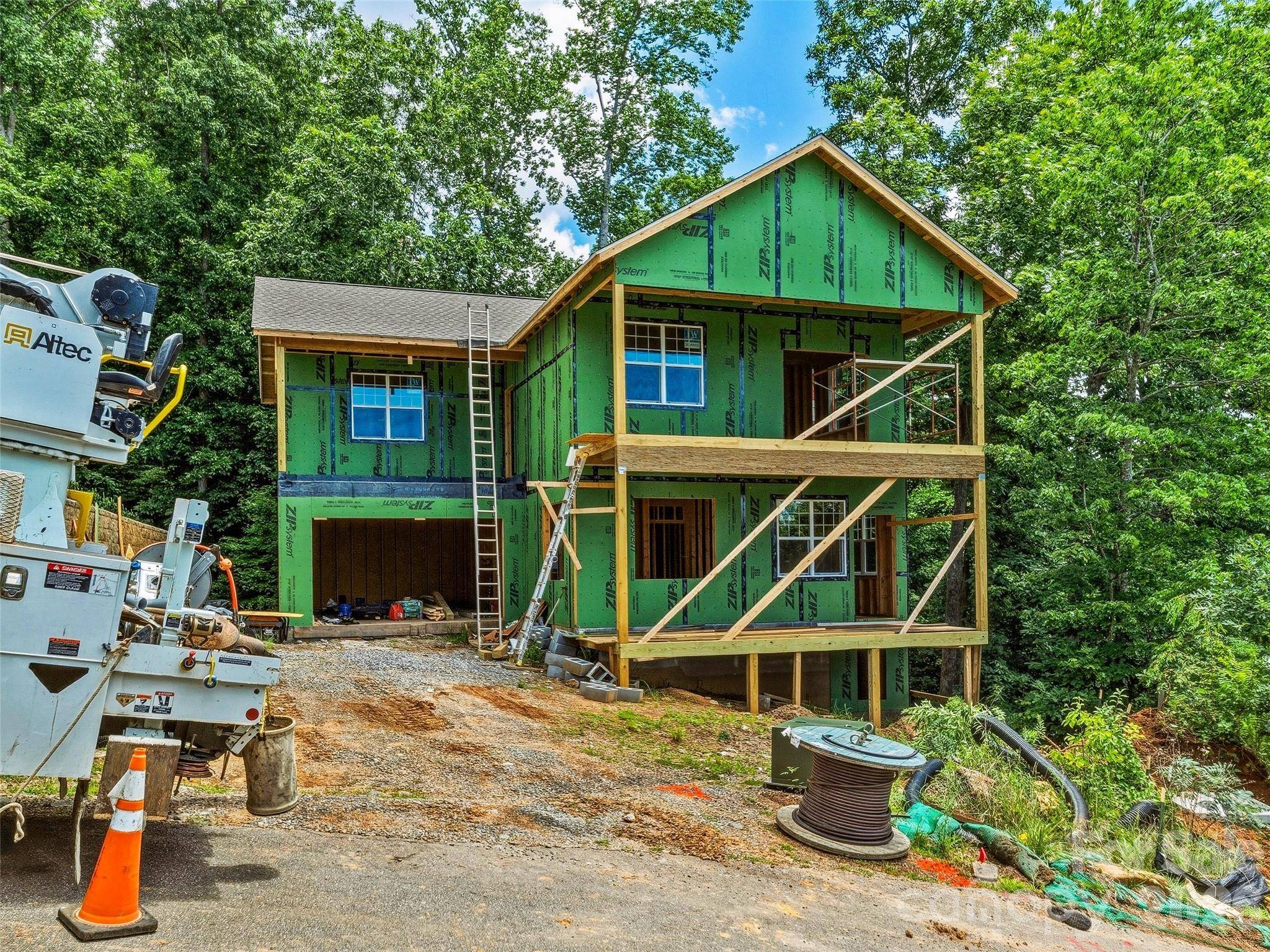 23 Village Overlook LOOP, Swannanoa, NC 28778