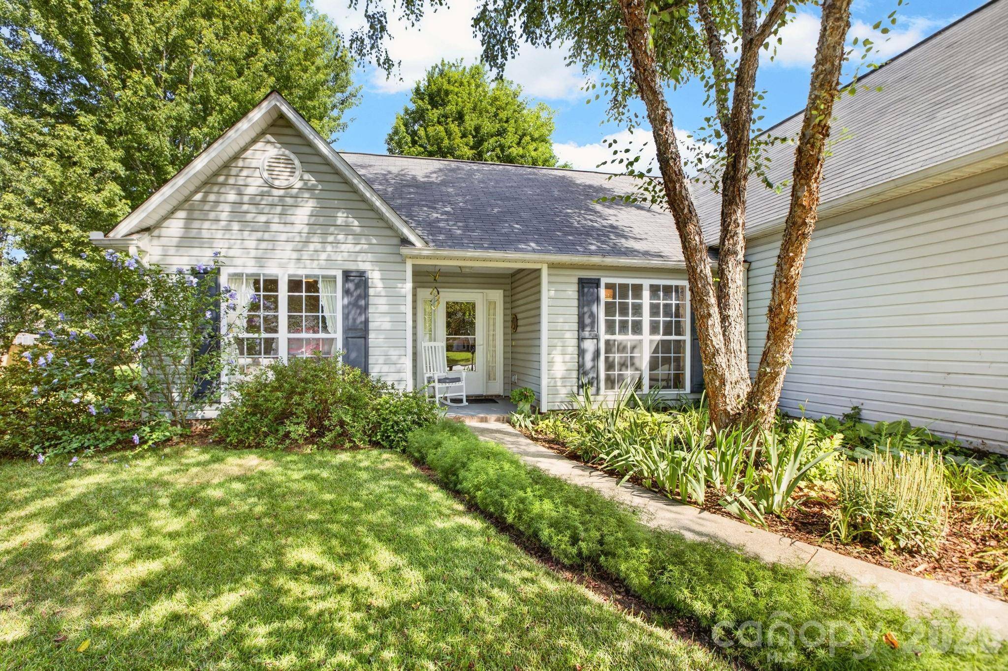 171 Running Briar RD, Fletcher, NC 28732