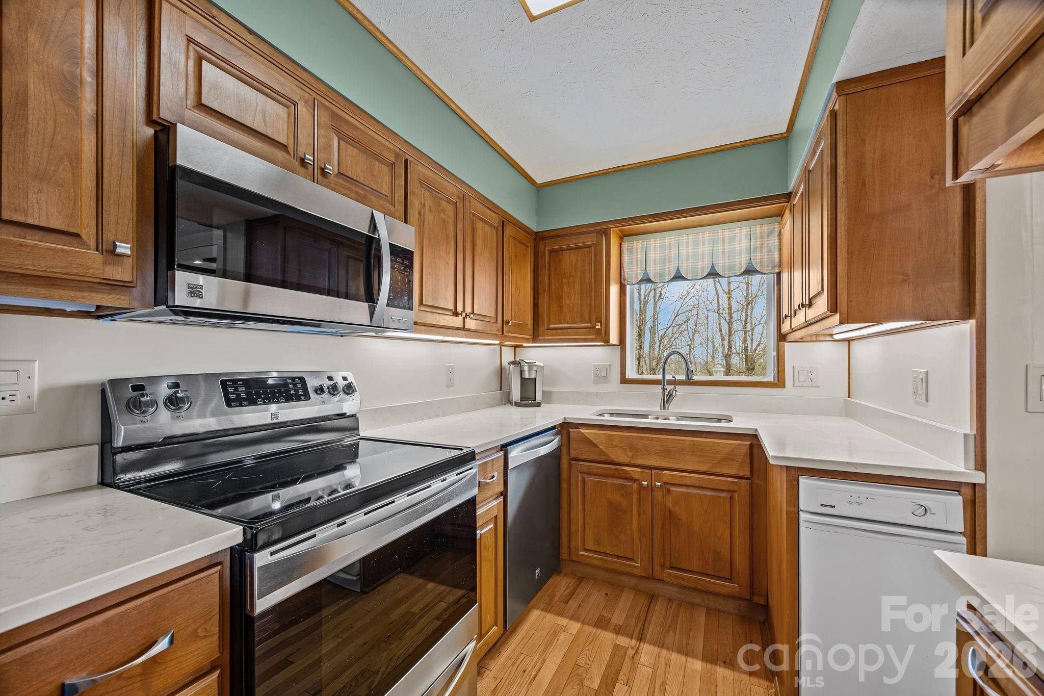 6777 Pinnacle Mountain RD, Zirconia, NC 28790