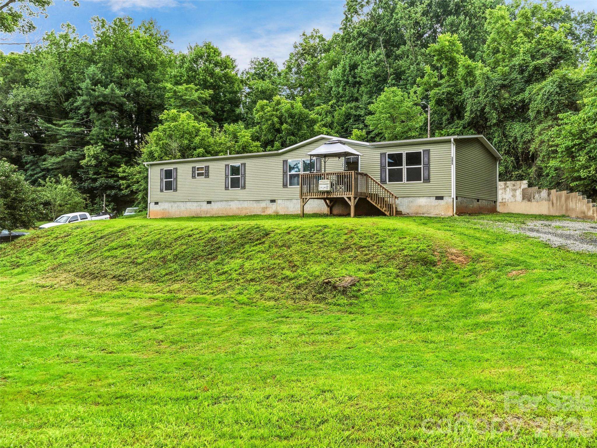 395 Old US 19 23 HWY, Candler, NC 28715