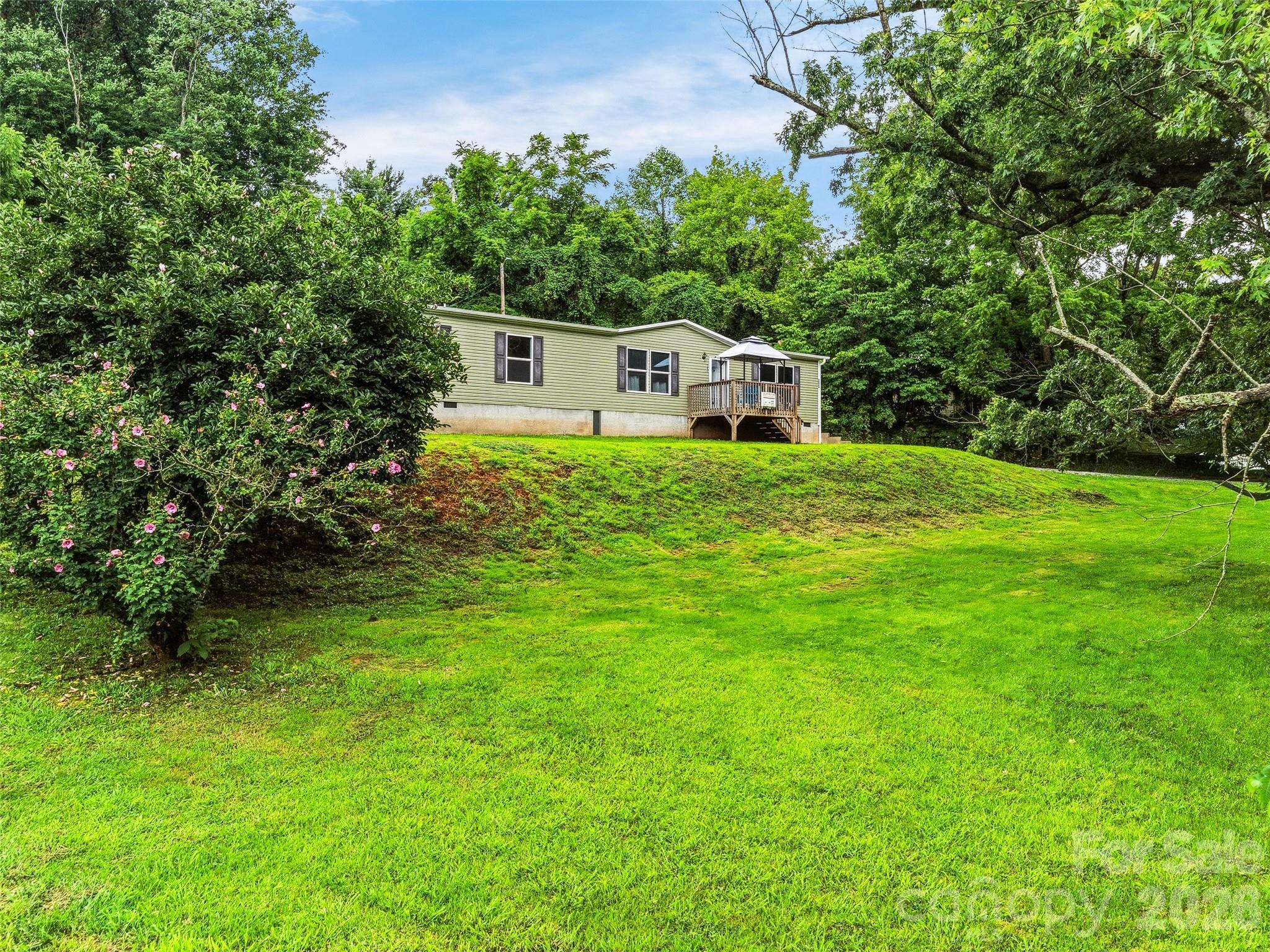 395 Old US 19 23 HWY, Candler, NC 28715