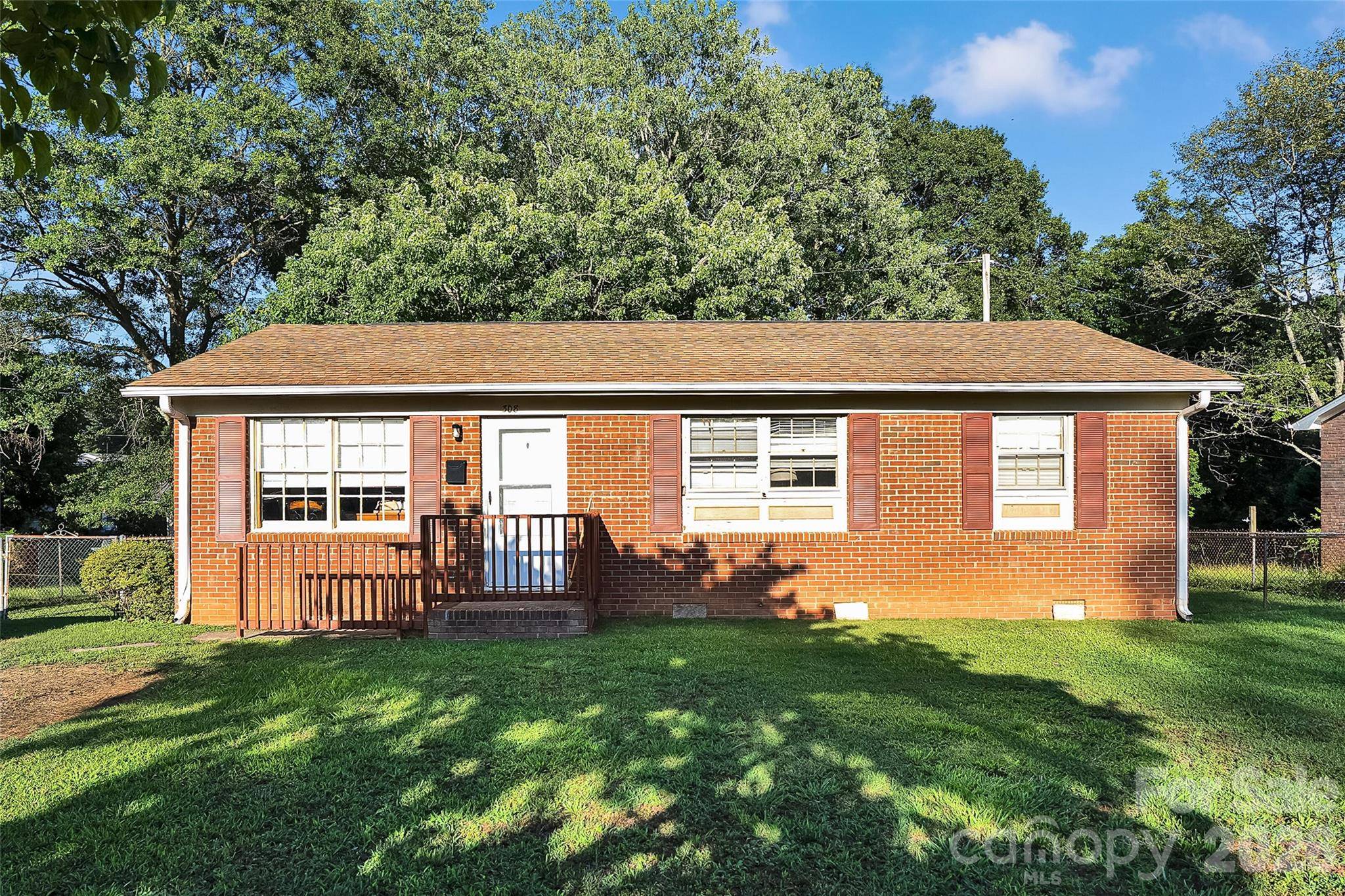 308 S Pine ST, Dallas, NC 28034